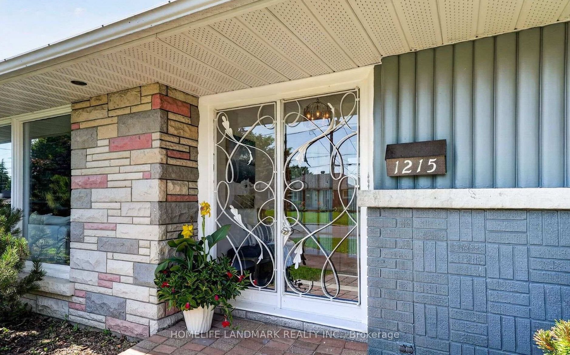 1215 Princess Street Property Photo 3
