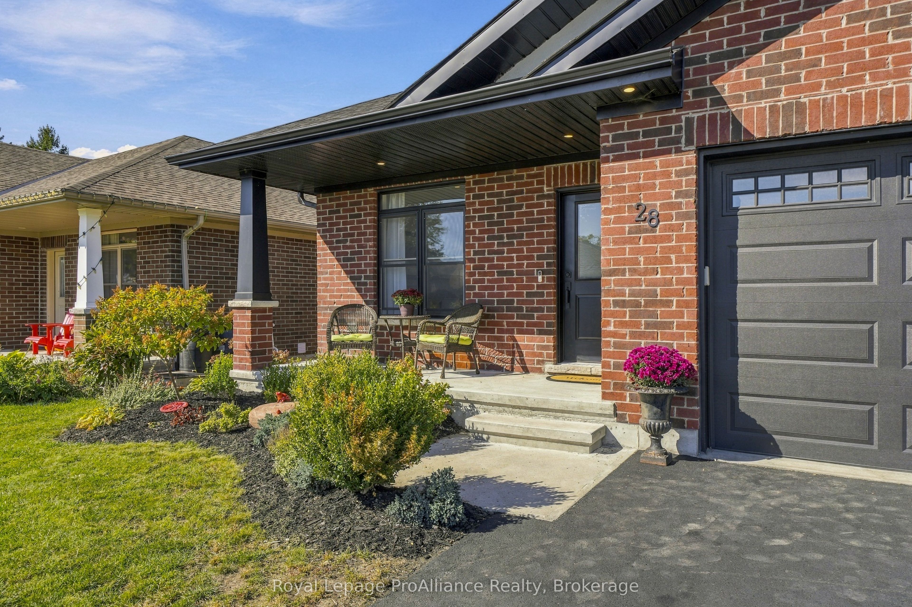 28 Aberdeen Street W Property Photo 1