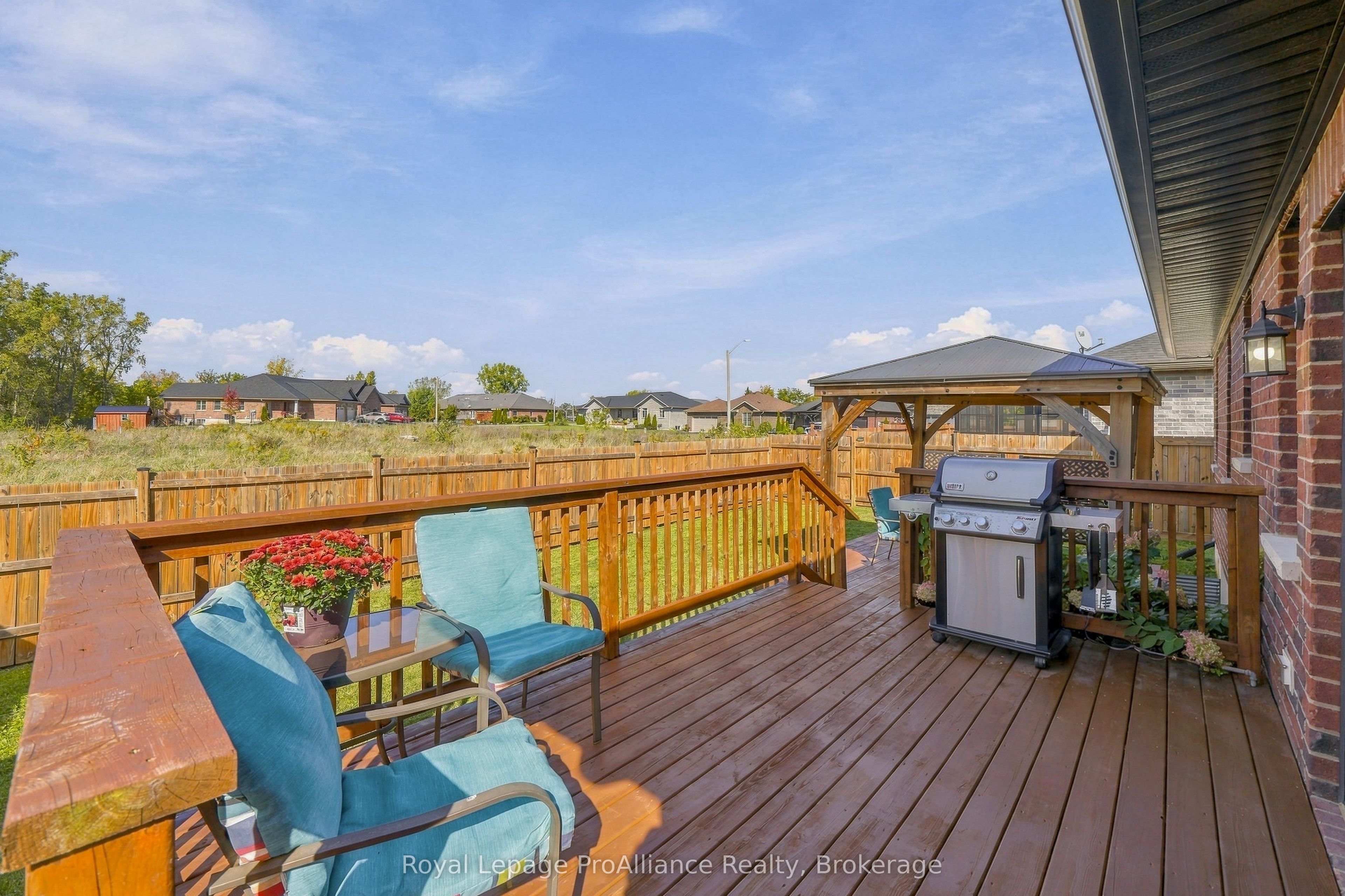 28 Aberdeen Street W Property Photo 5