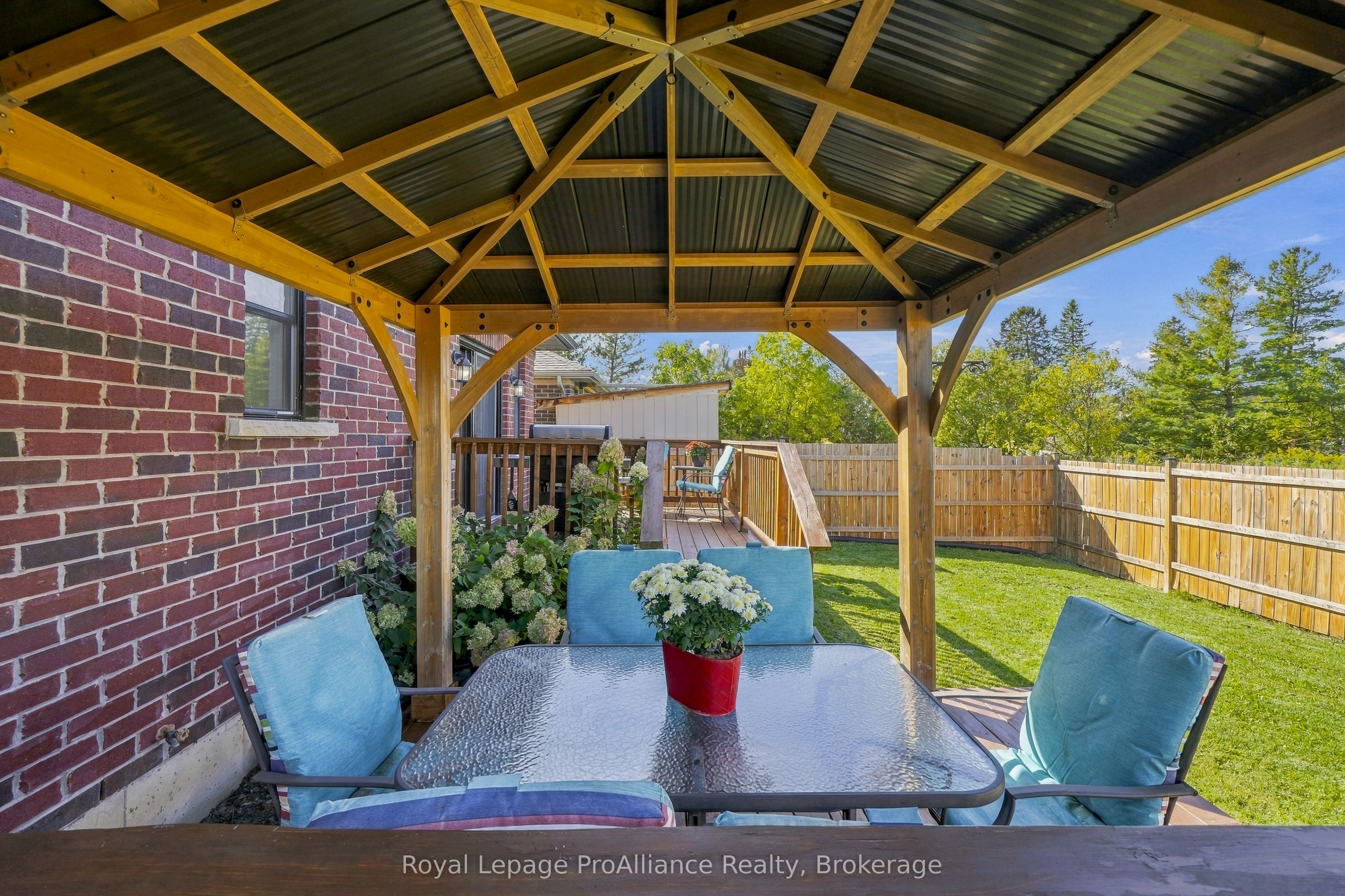28 Aberdeen Street W Property Photo 6
