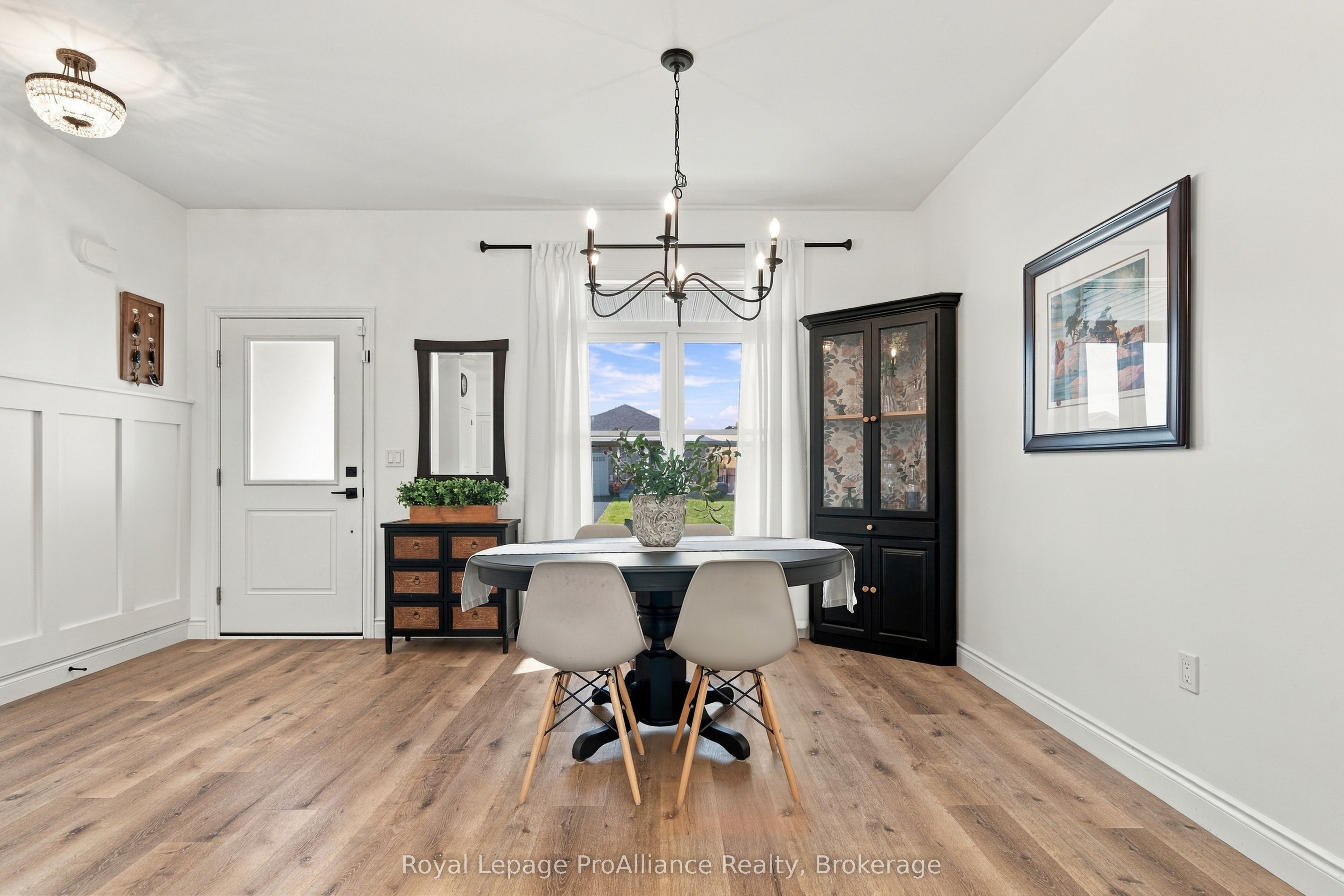 28 Aberdeen Street W Property Photo 16