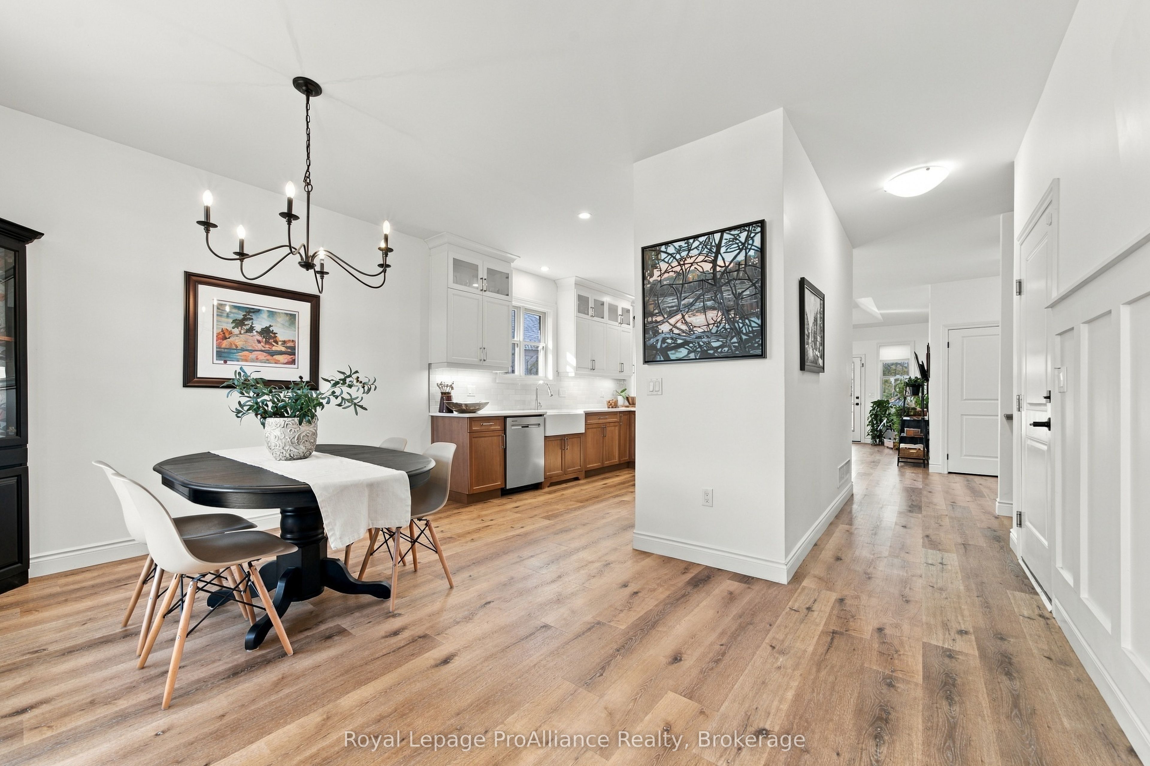 28 Aberdeen Street W Property Photo 17