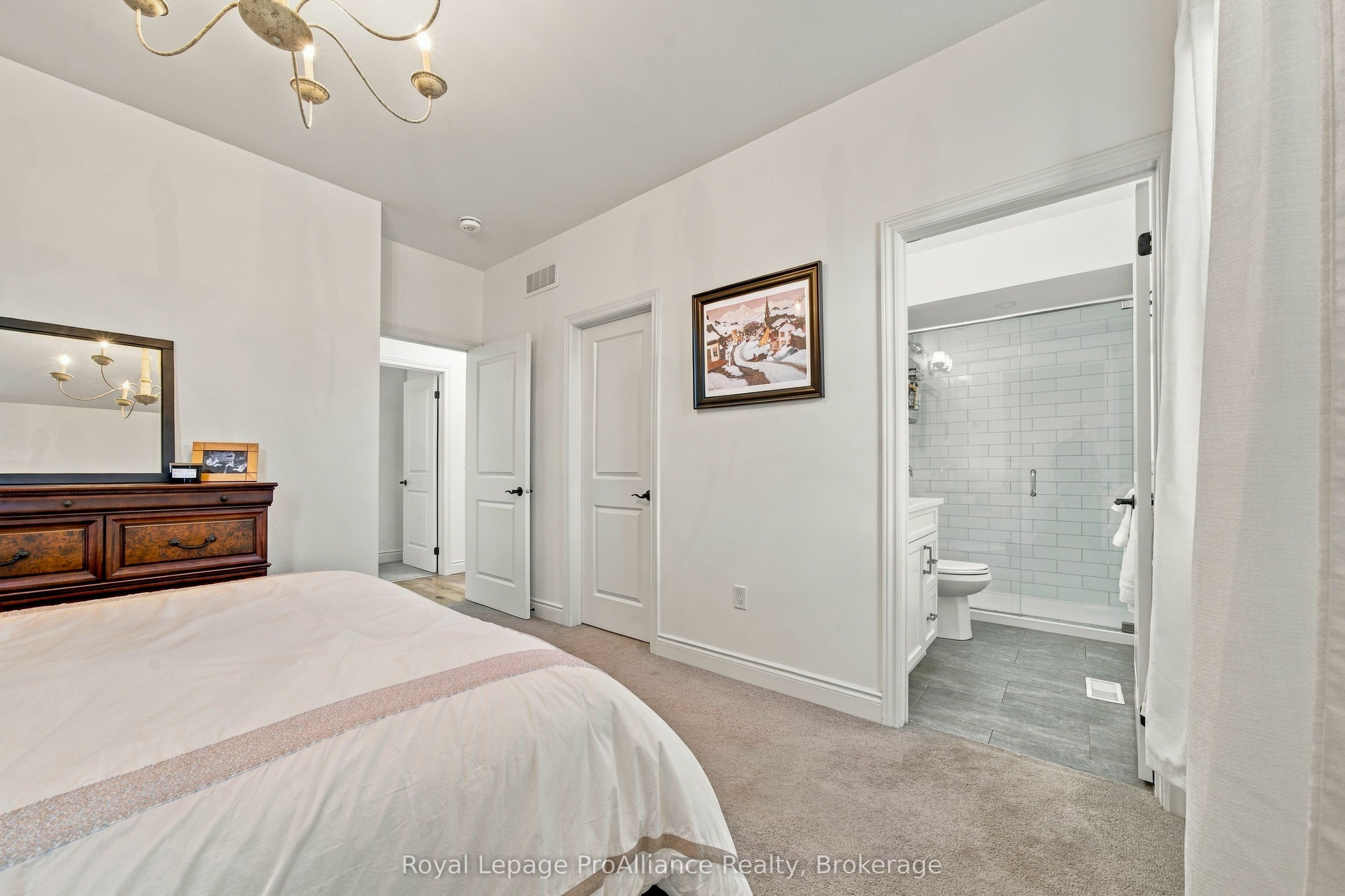 28 Aberdeen Street W Property Photo 29