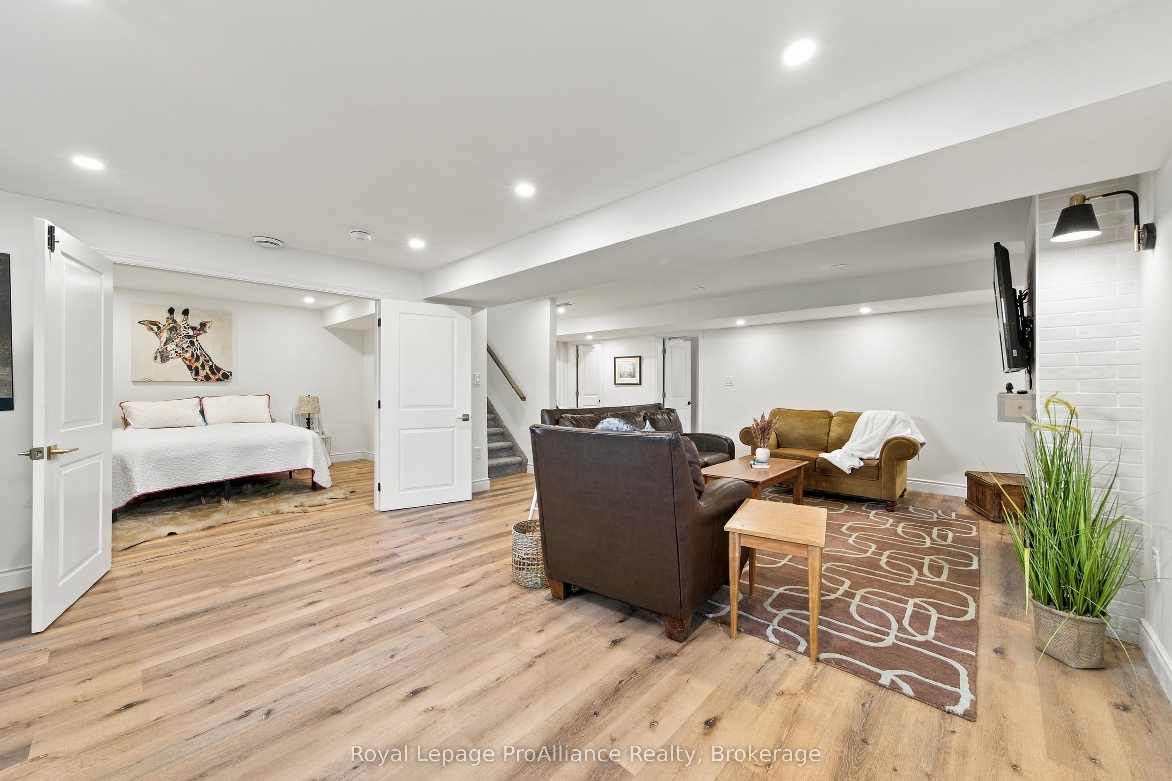 28 Aberdeen Street W Property Photo 38