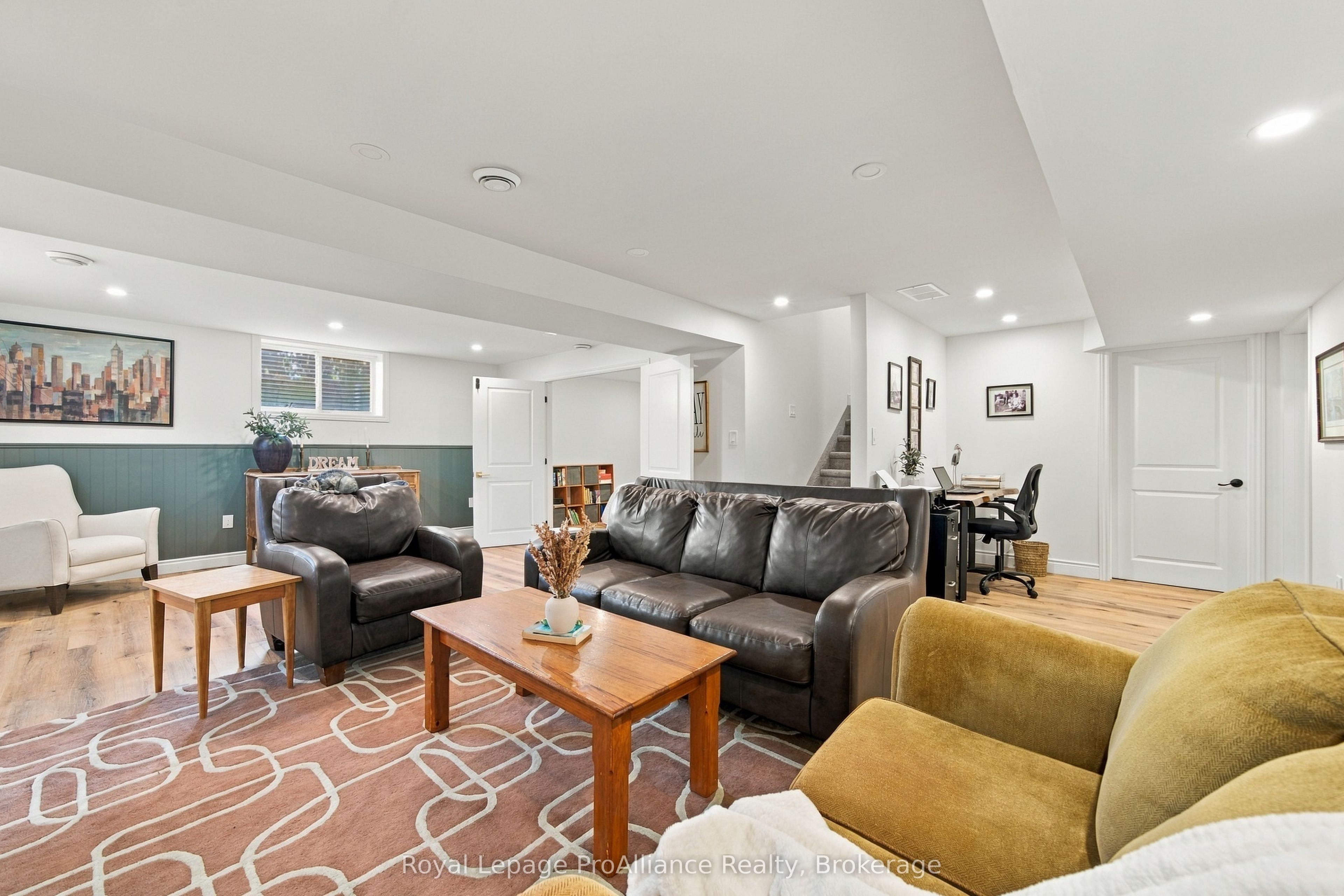 28 Aberdeen Street W Property Photo 39