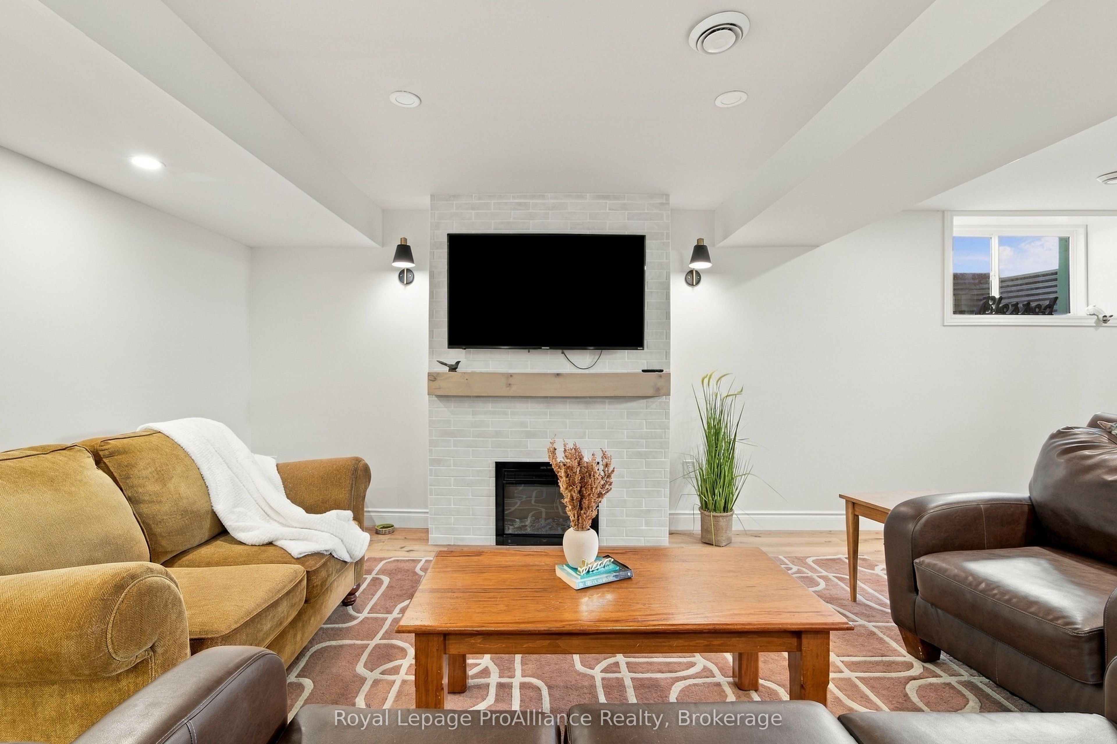 28 Aberdeen Street W Property Photo 40