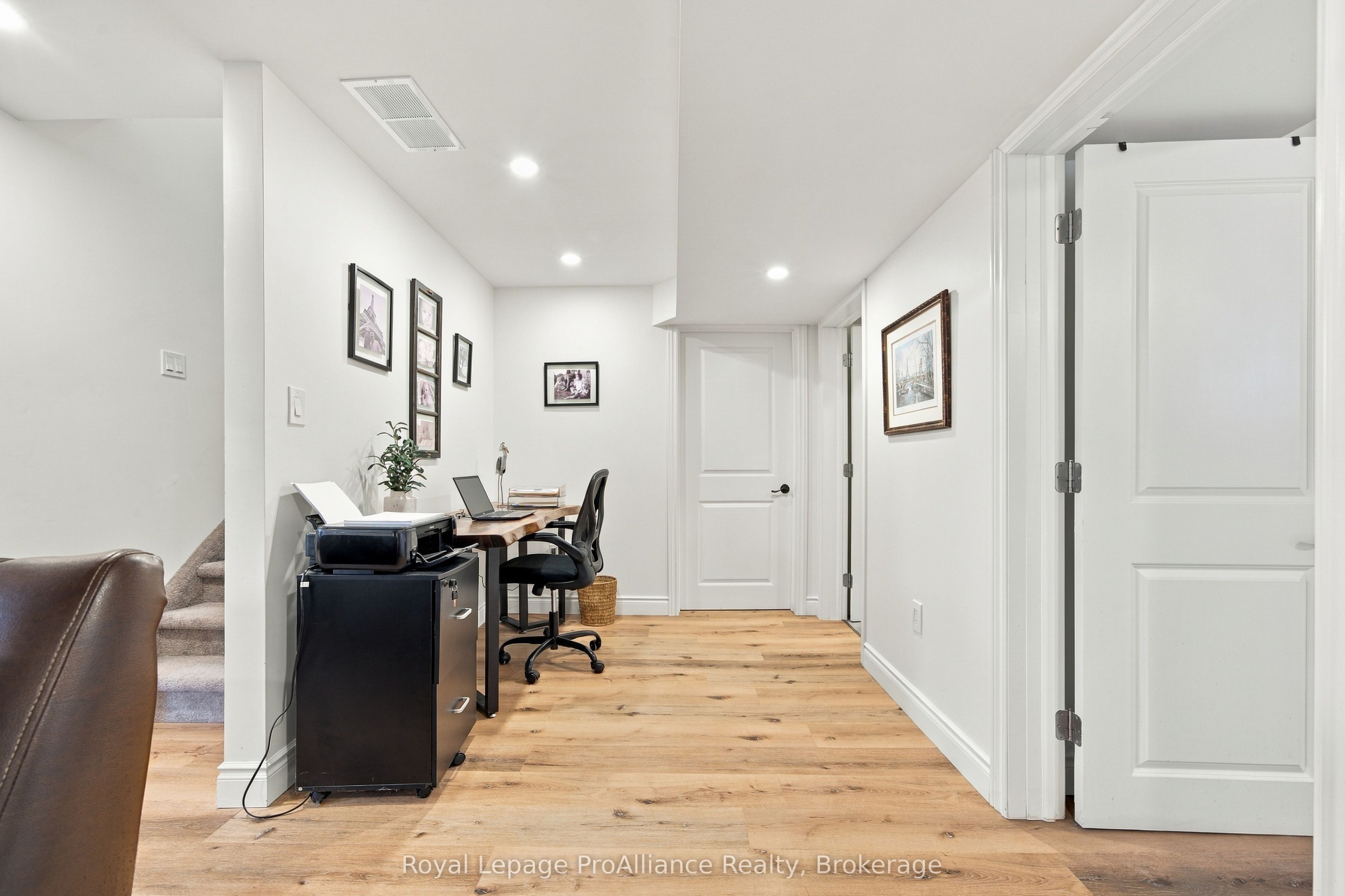 28 Aberdeen Street W Property Photo 41
