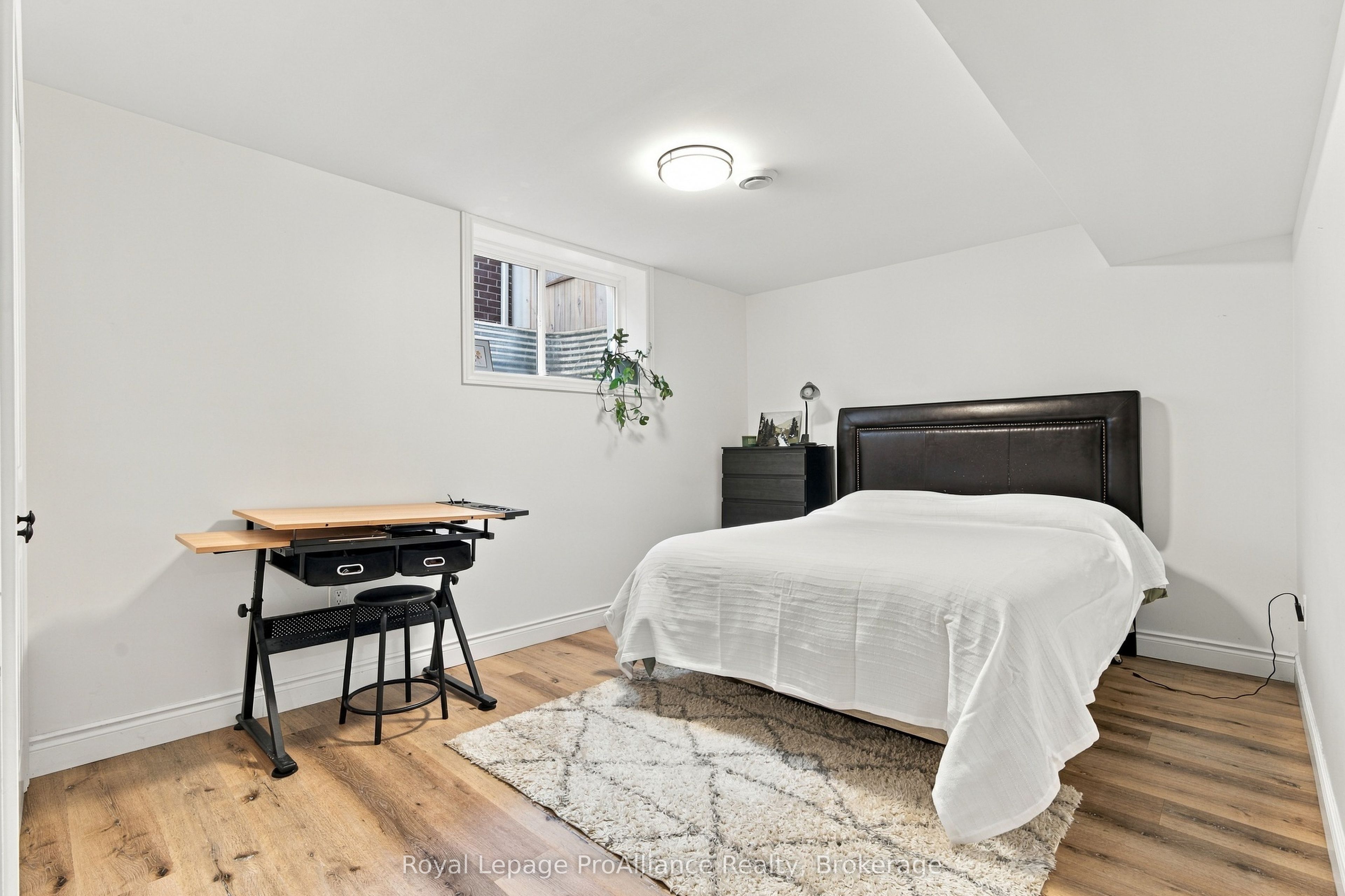 28 Aberdeen Street W Property Photo 42