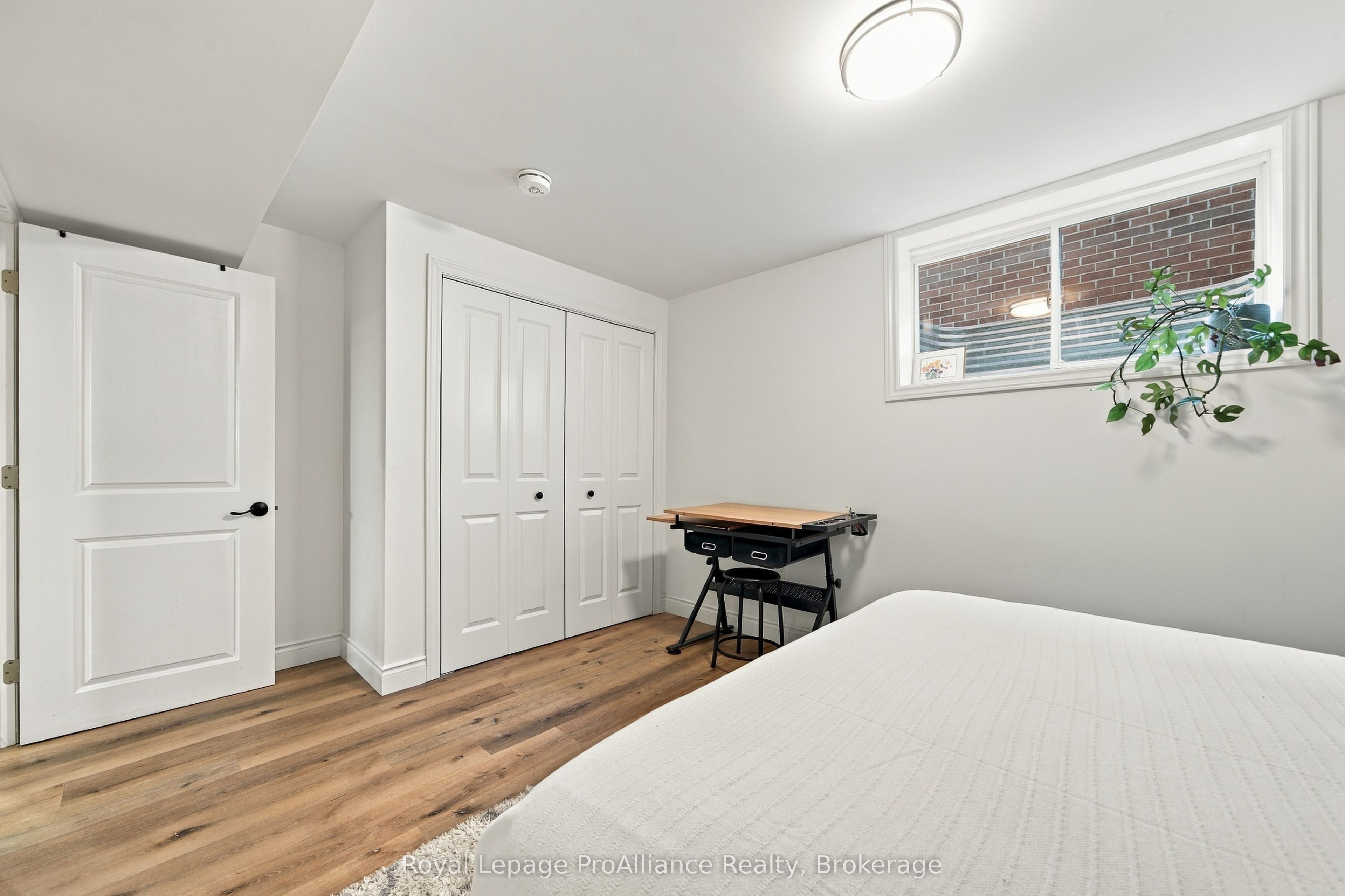 28 Aberdeen Street W Property Photo 43