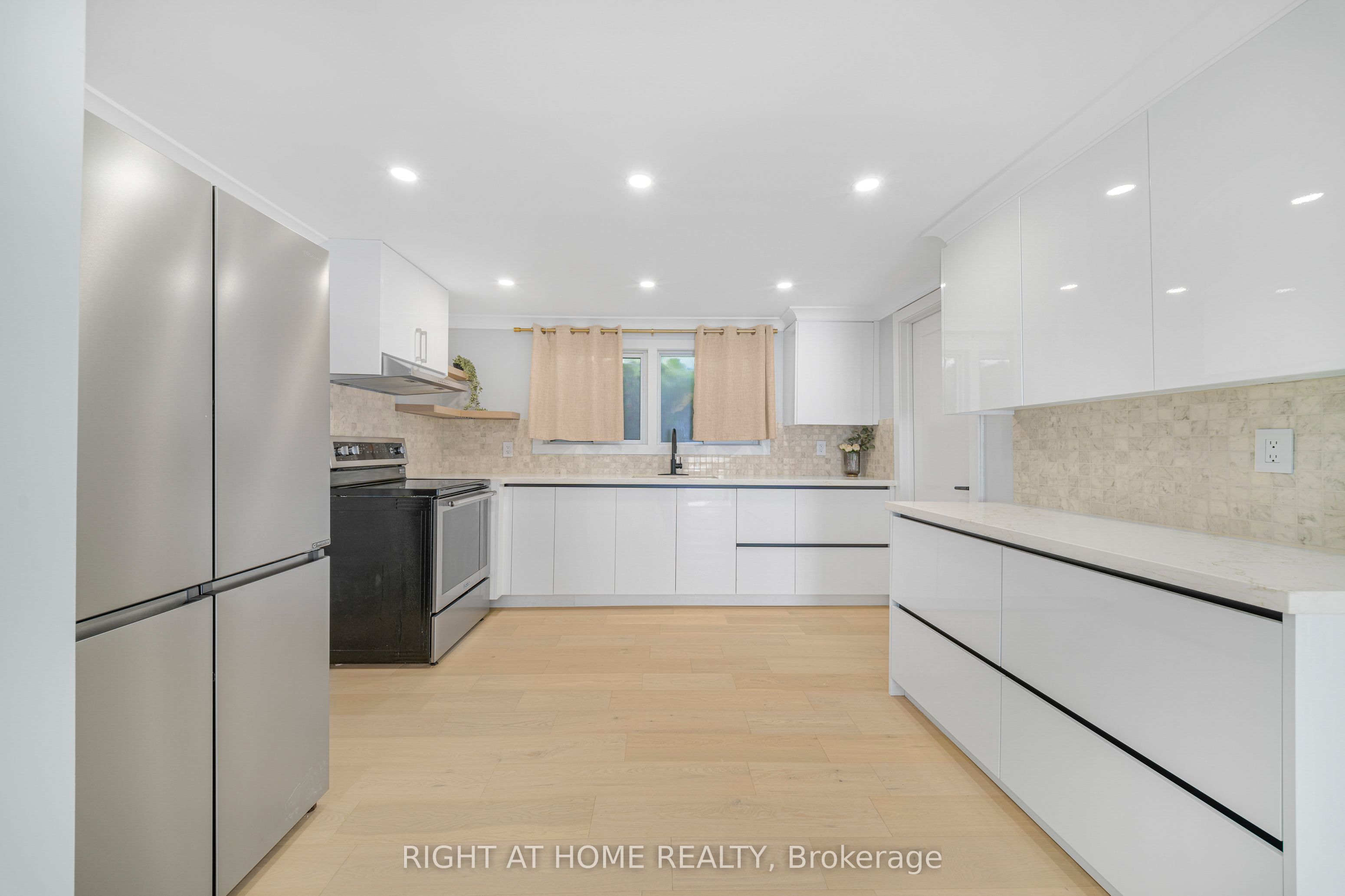 144 Waterloo Street Property Photo 11