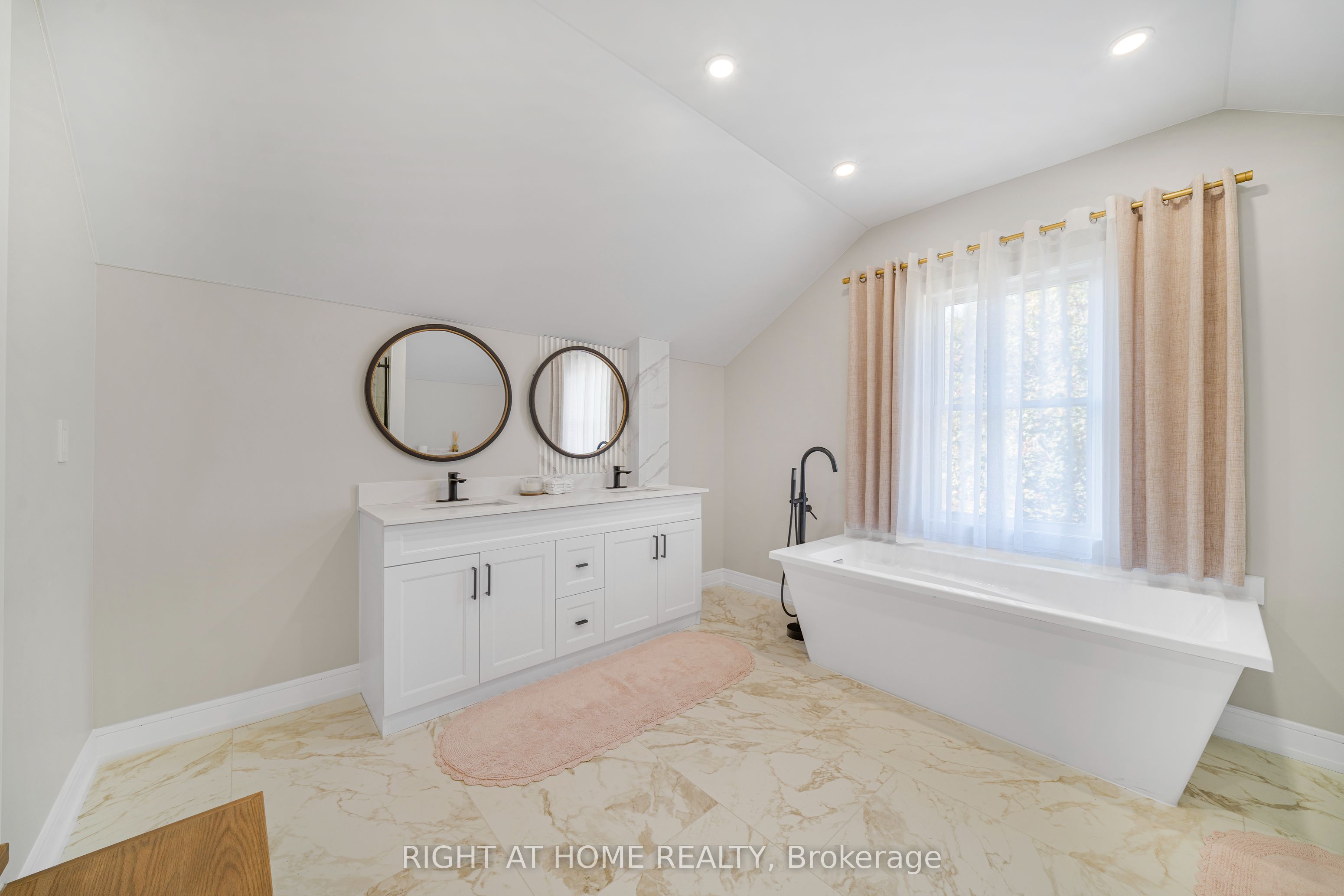 144 Waterloo Street Property Photo 21