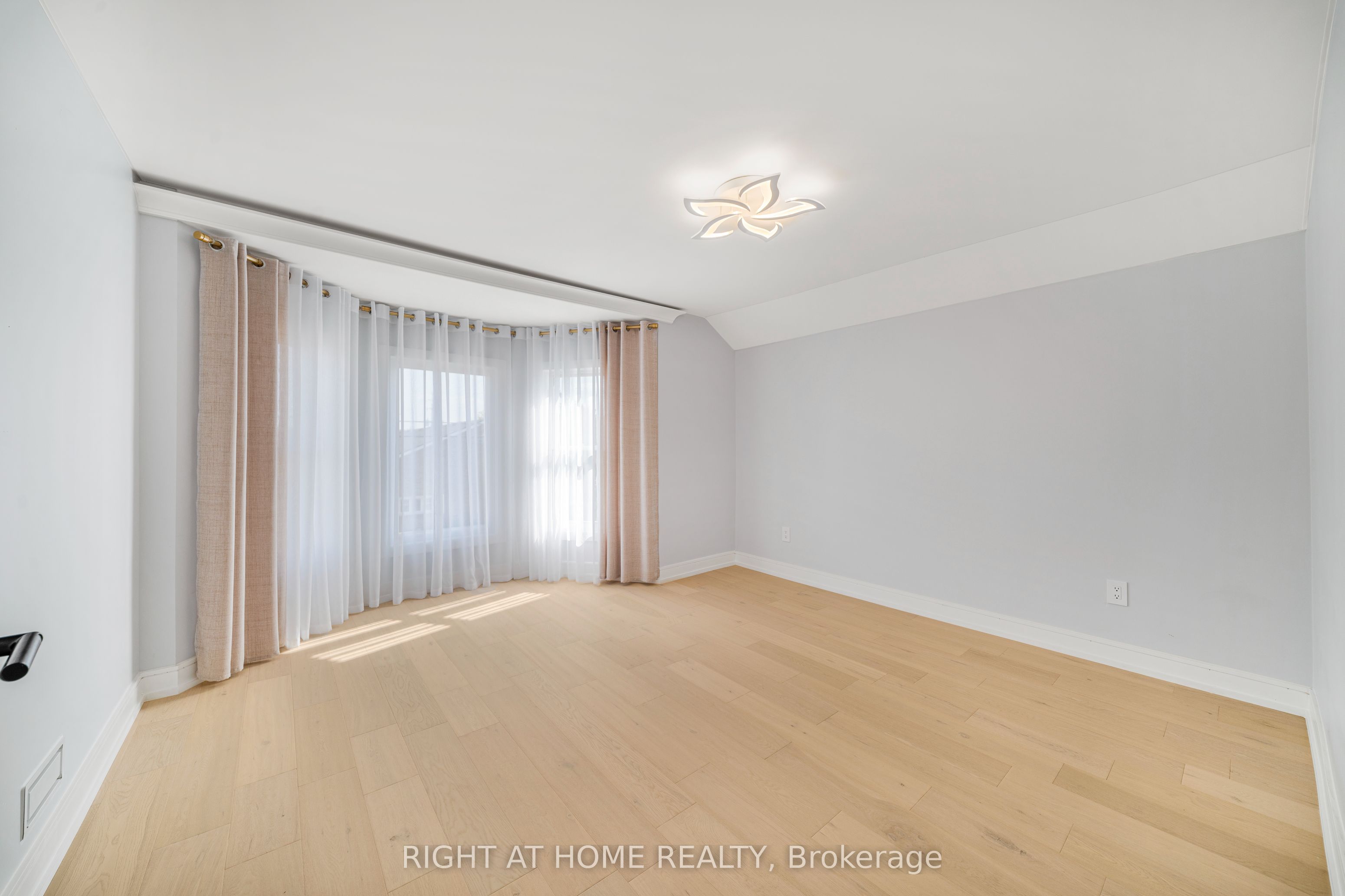 144 Waterloo Street Property Photo 23