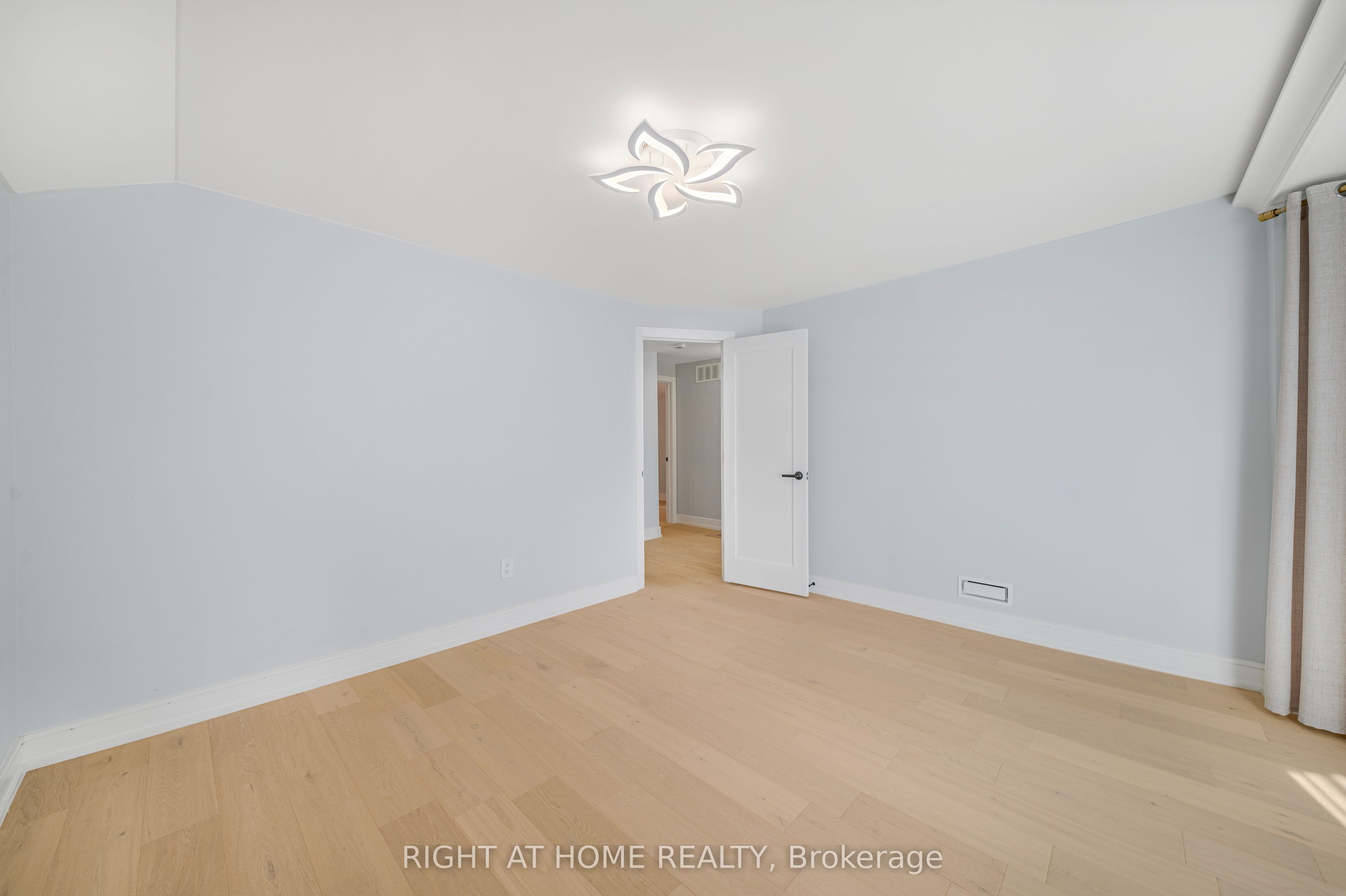 144 Waterloo Street Property Photo 24