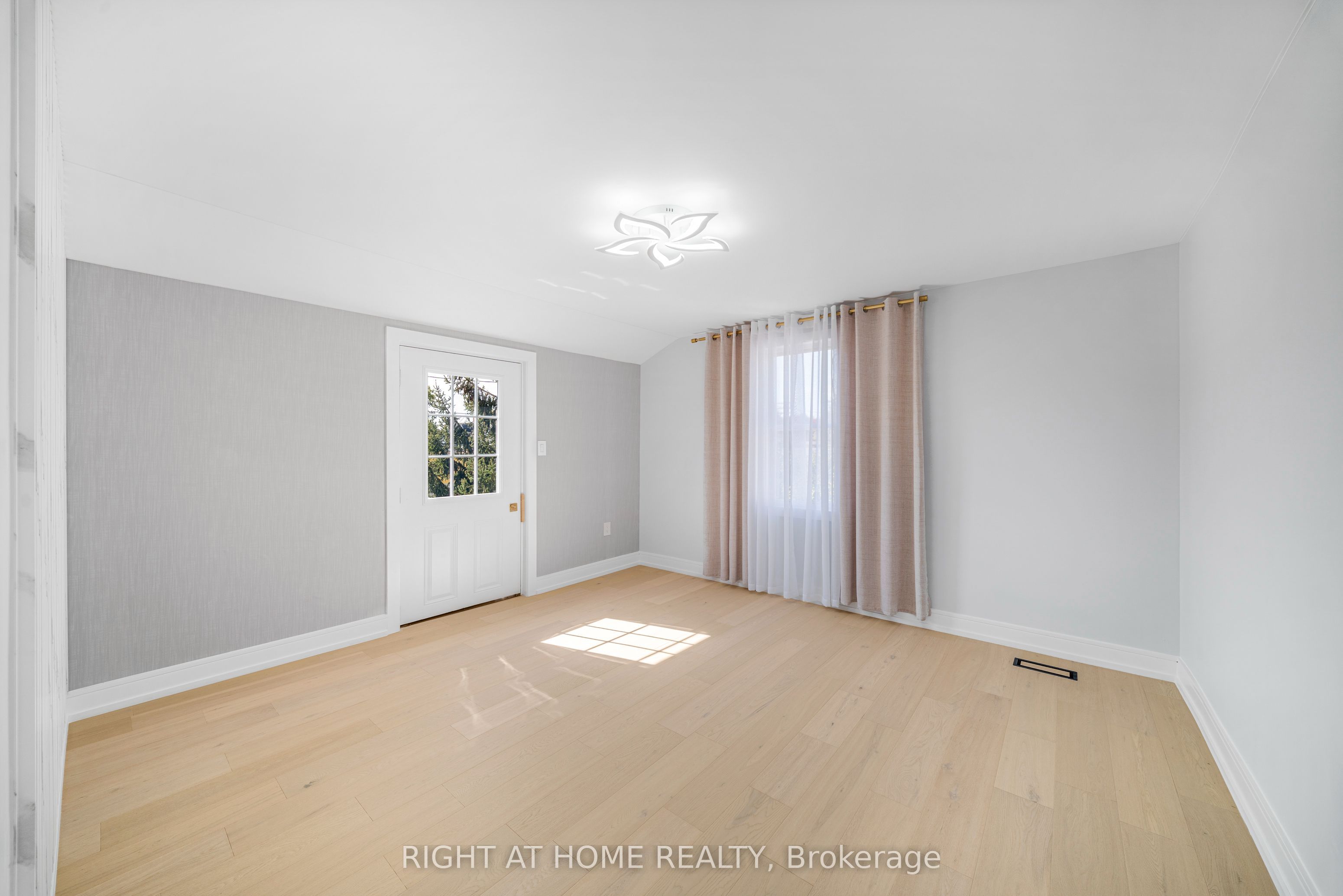 144 Waterloo Street Property Photo 25