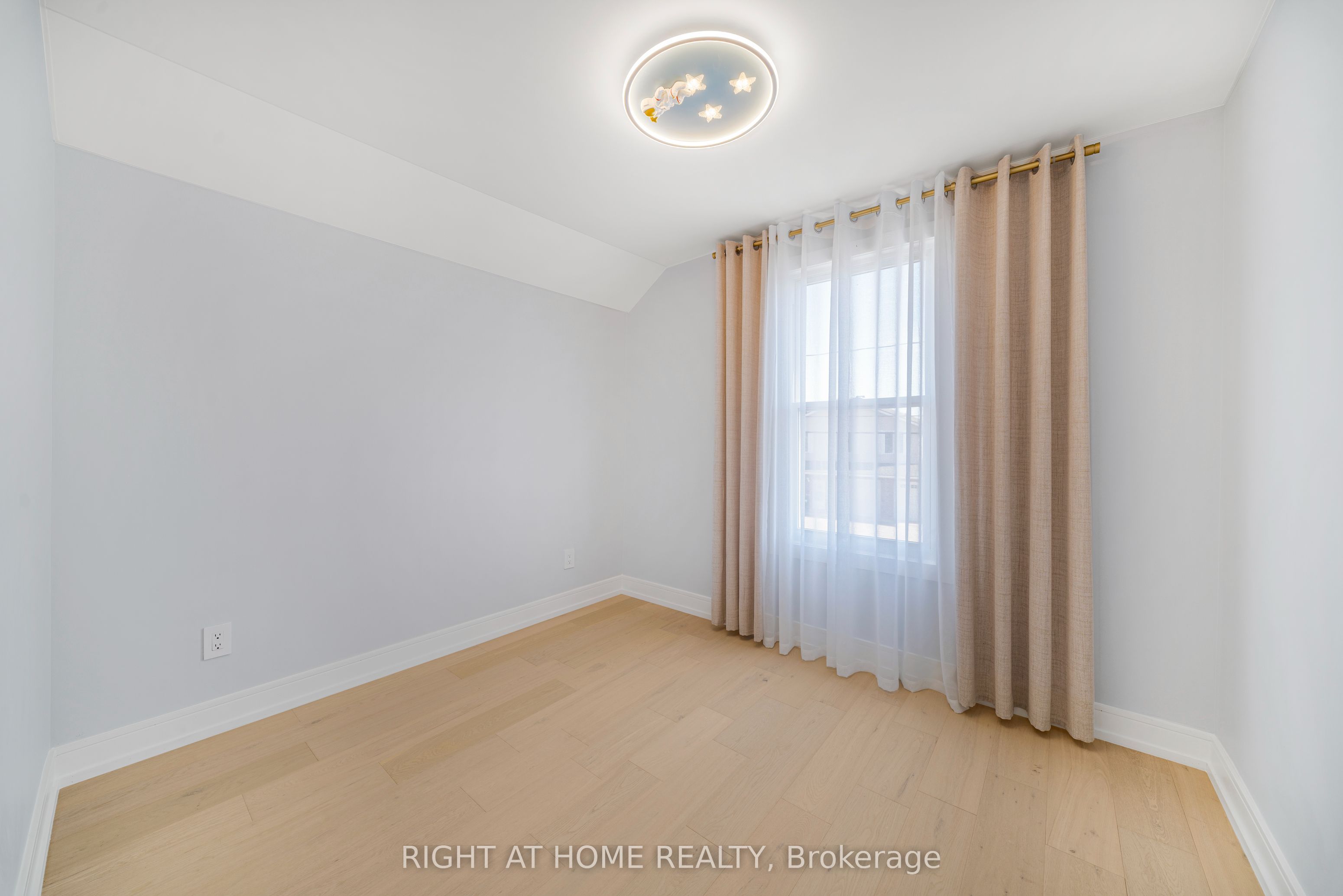144 Waterloo Street Property Photo 28