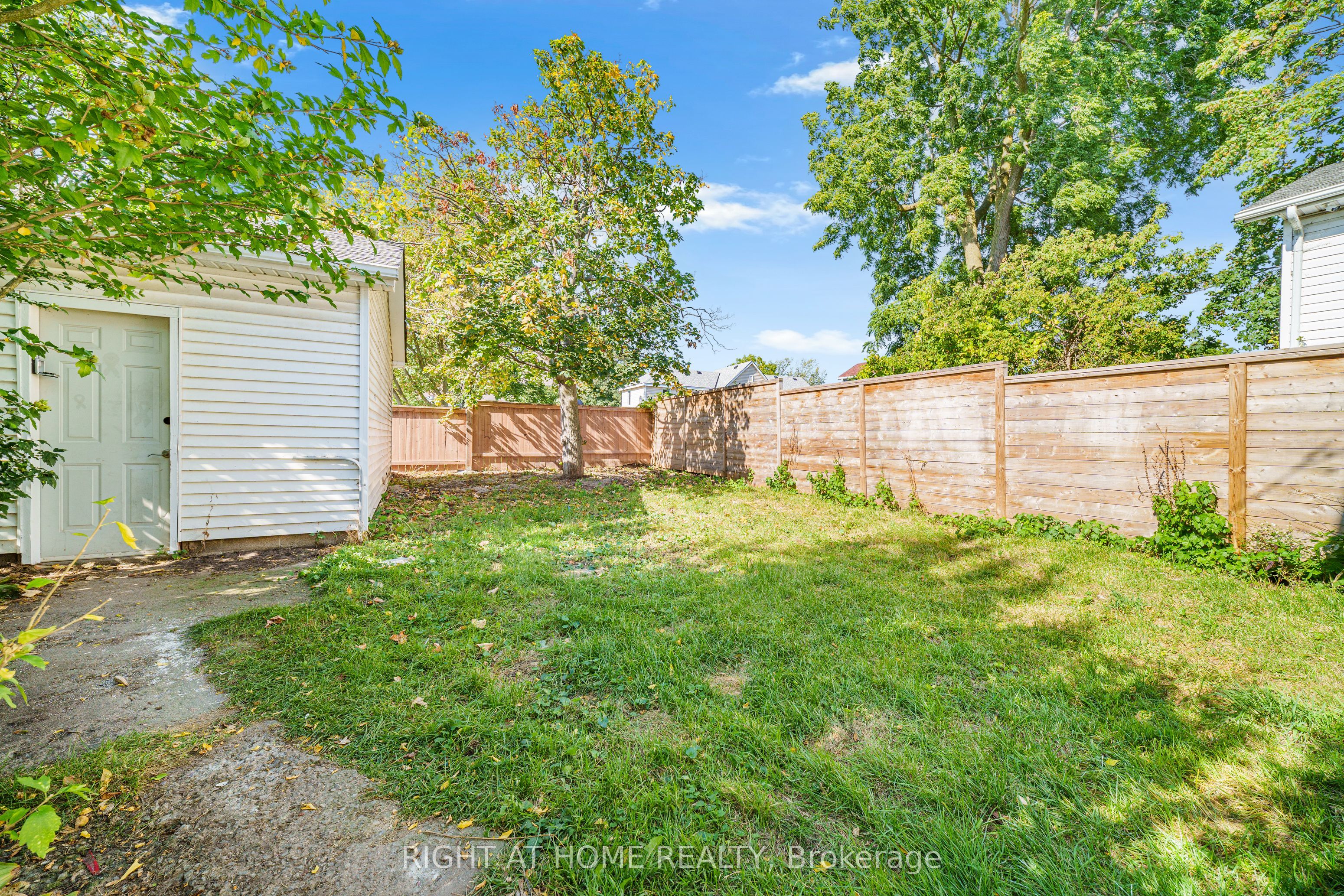 144 Waterloo Street Property Photo 32