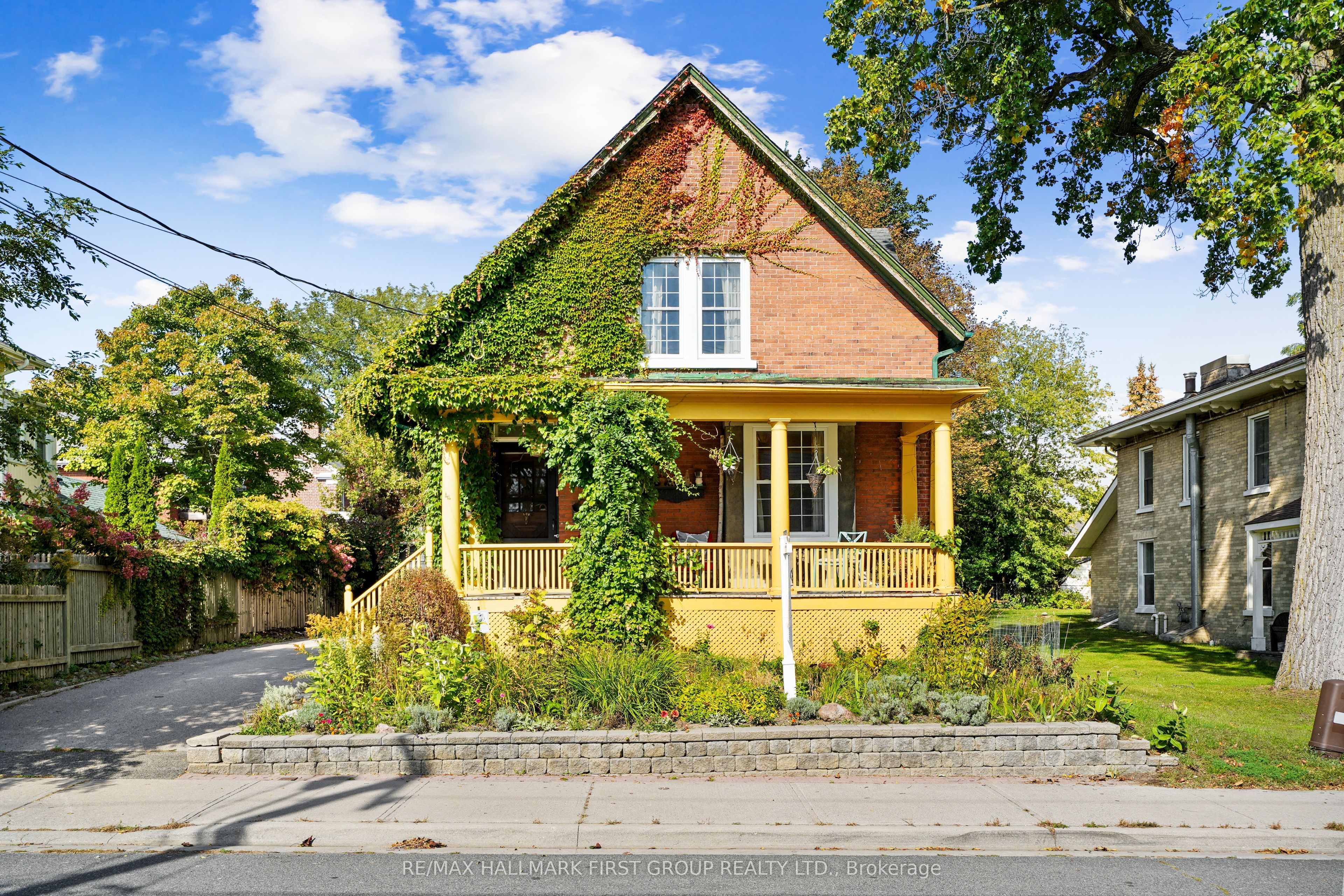 44 James Street W Property Photo 1