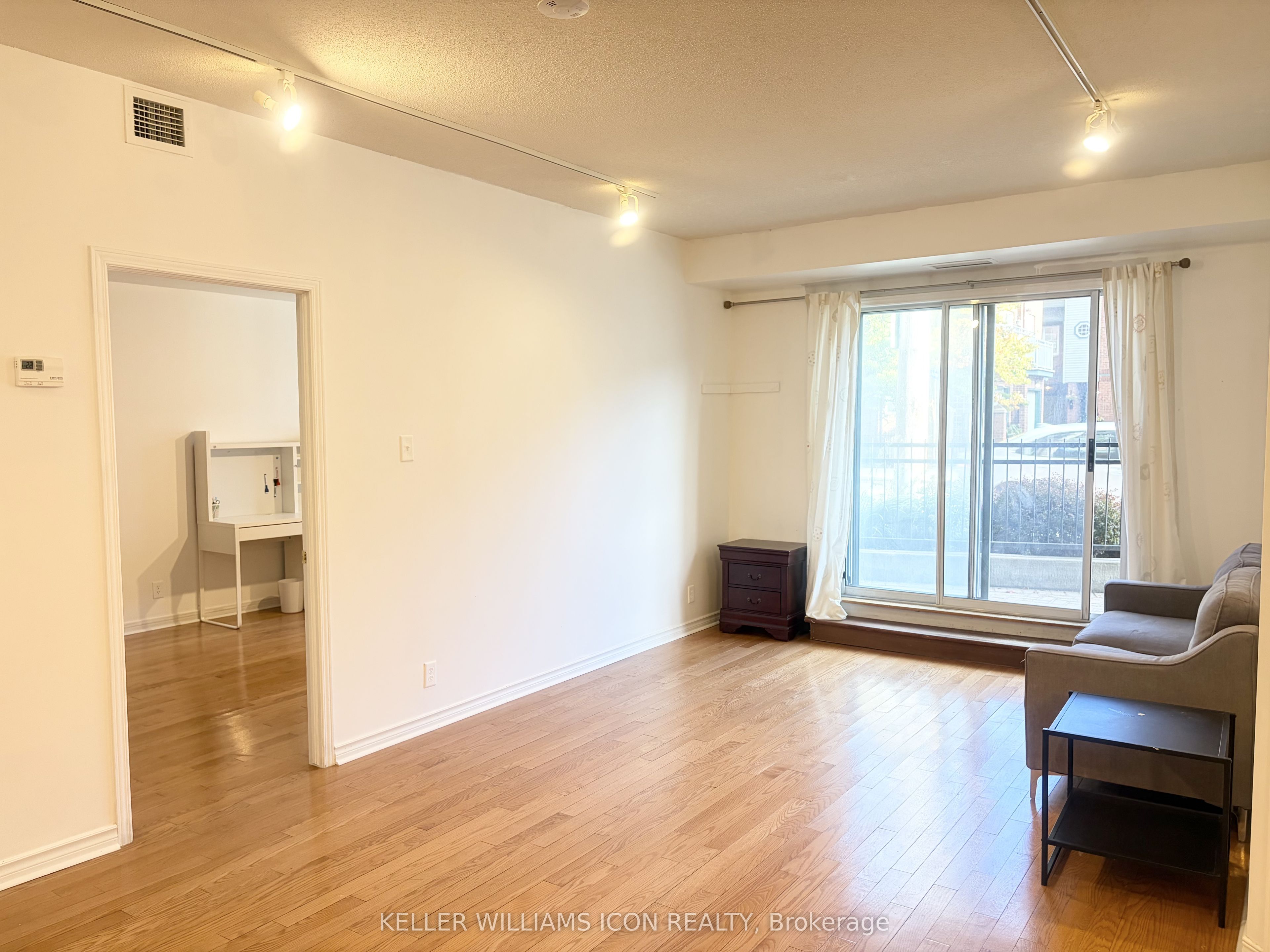 429 Somerset Street W 105 Property Photo 4