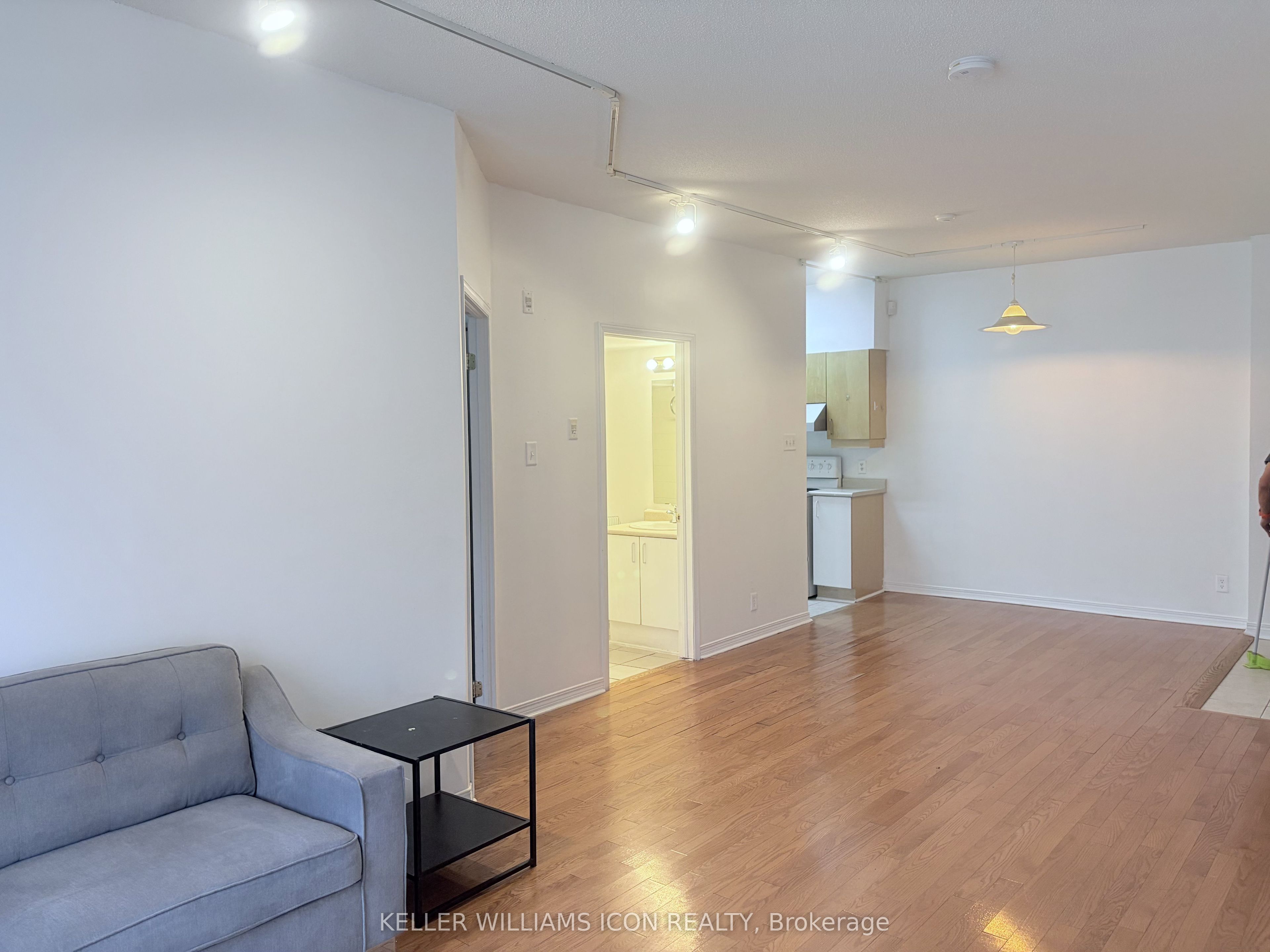 429 Somerset Street W 105 Property Photo 5