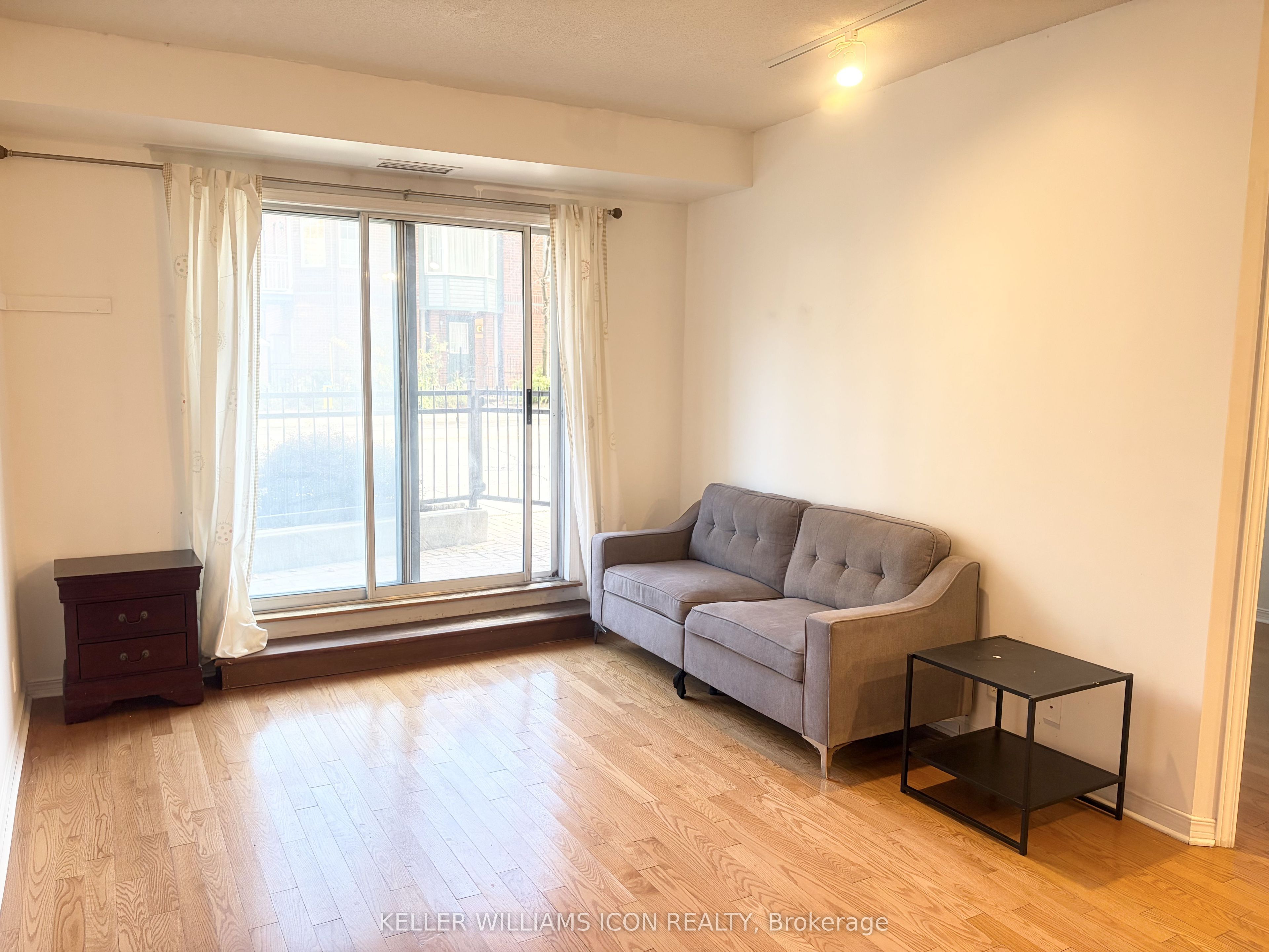 429 Somerset Street W 105 Property Photo 7