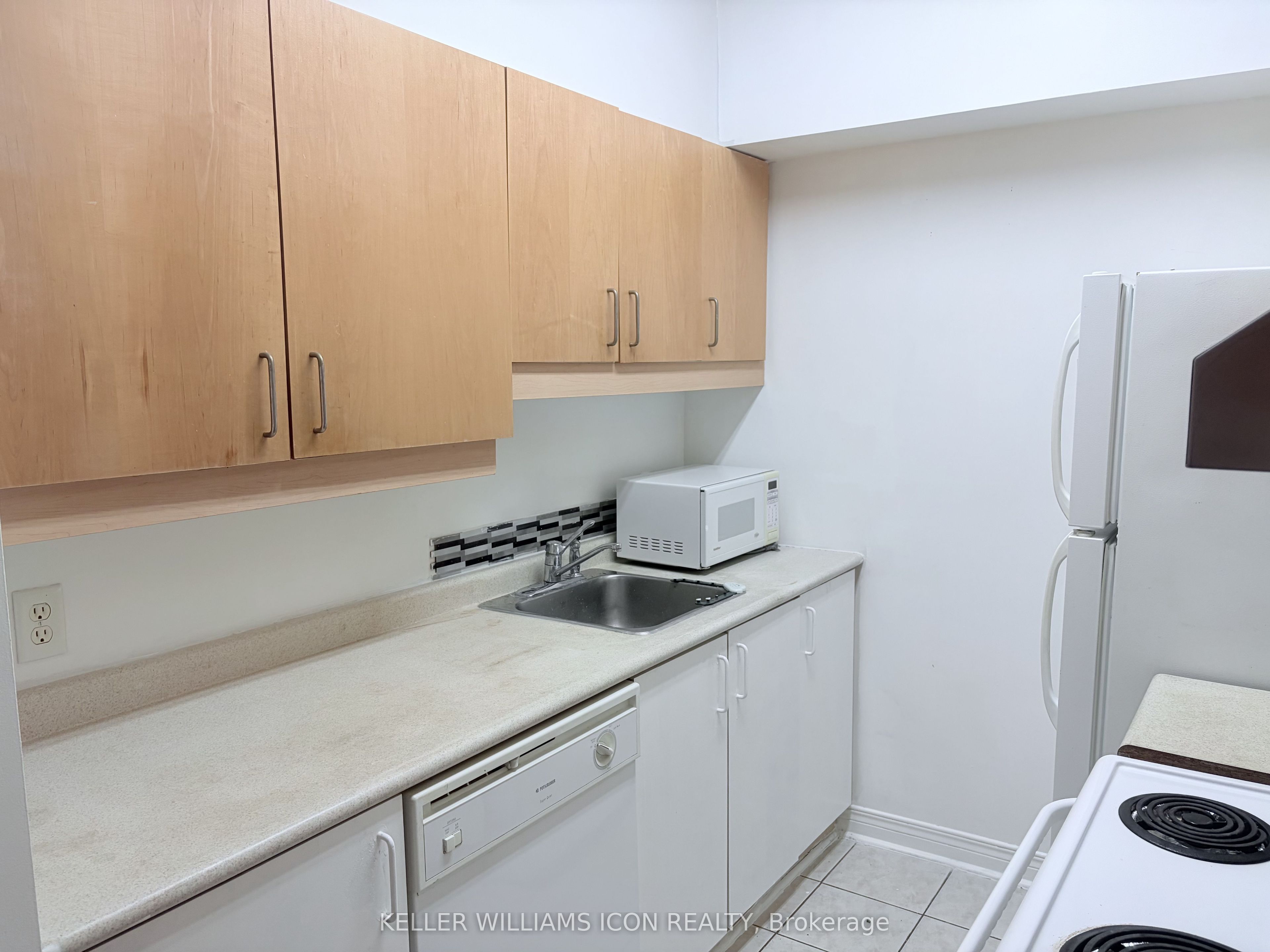 429 Somerset Street W 105 Property Photo 10