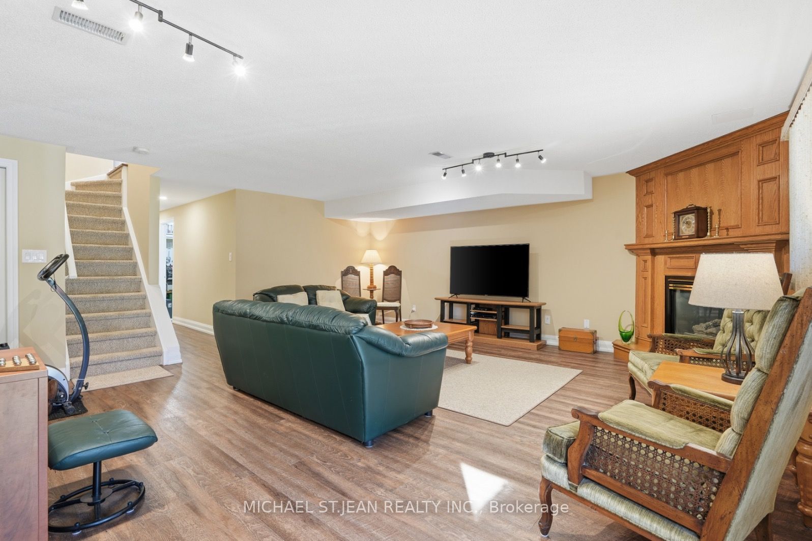 9 Kinsman Court S Property Photo 8