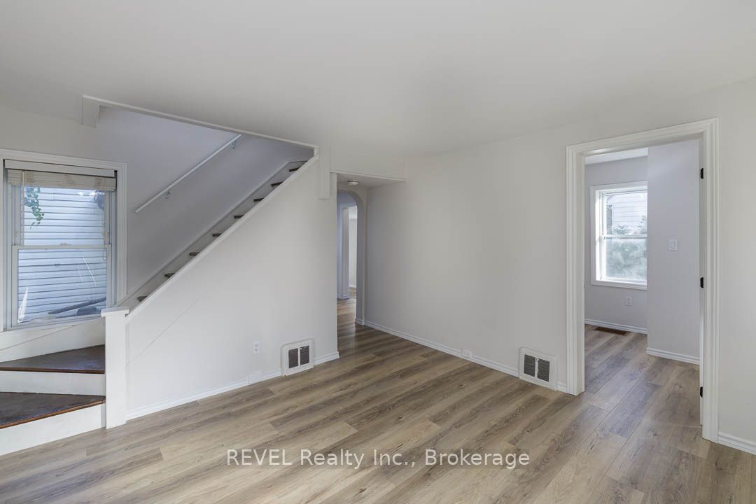 389 Glendale Avenue Property Photo 4