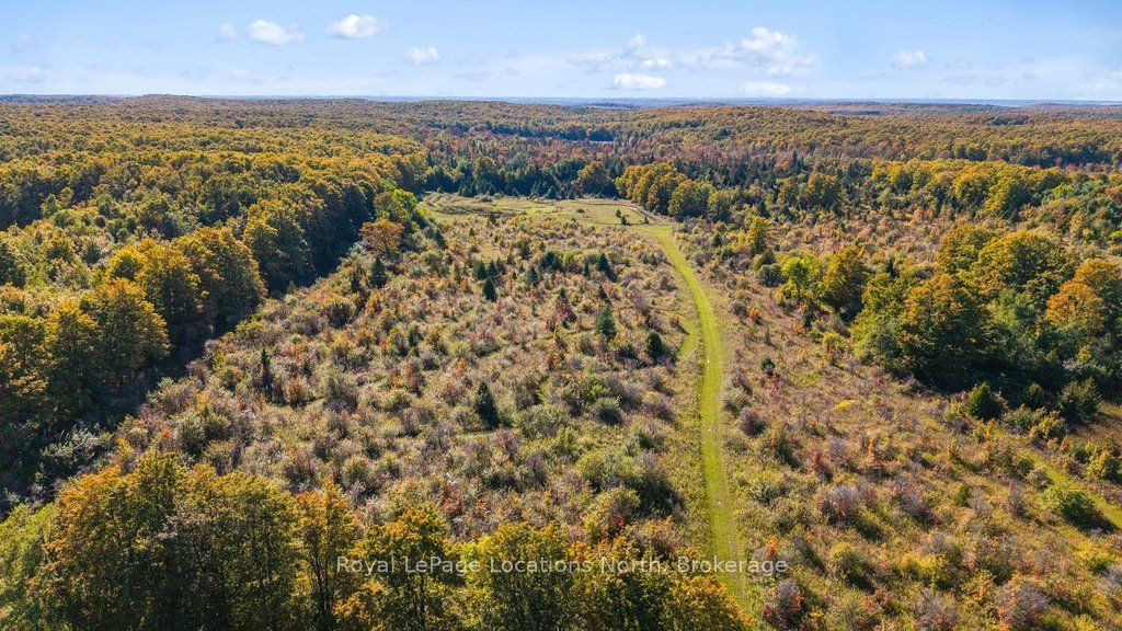 555130 Sixth Line Property Photo 40
