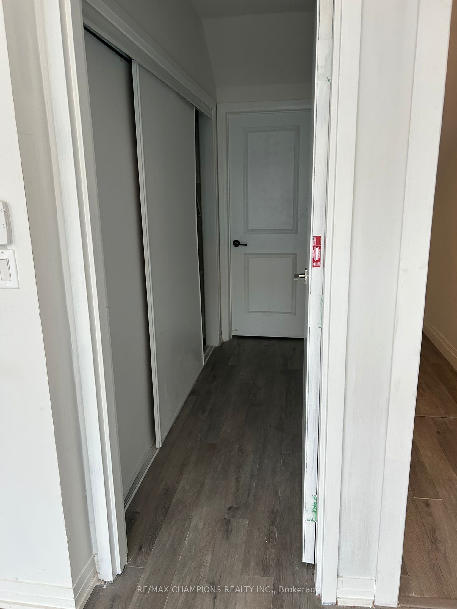 585 Colborne Street Property Photo 4