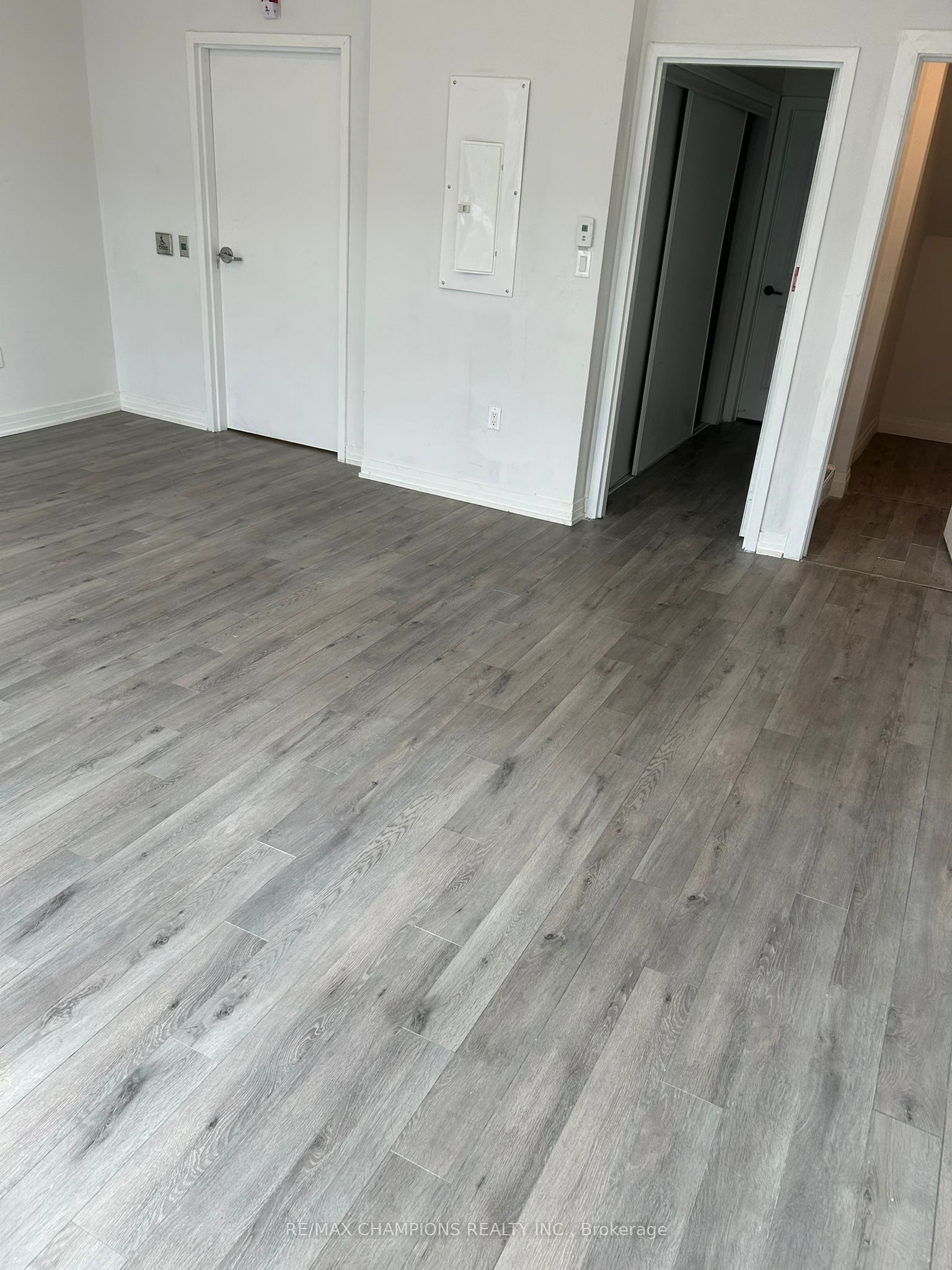 585 Colborne Street Property Photo 6