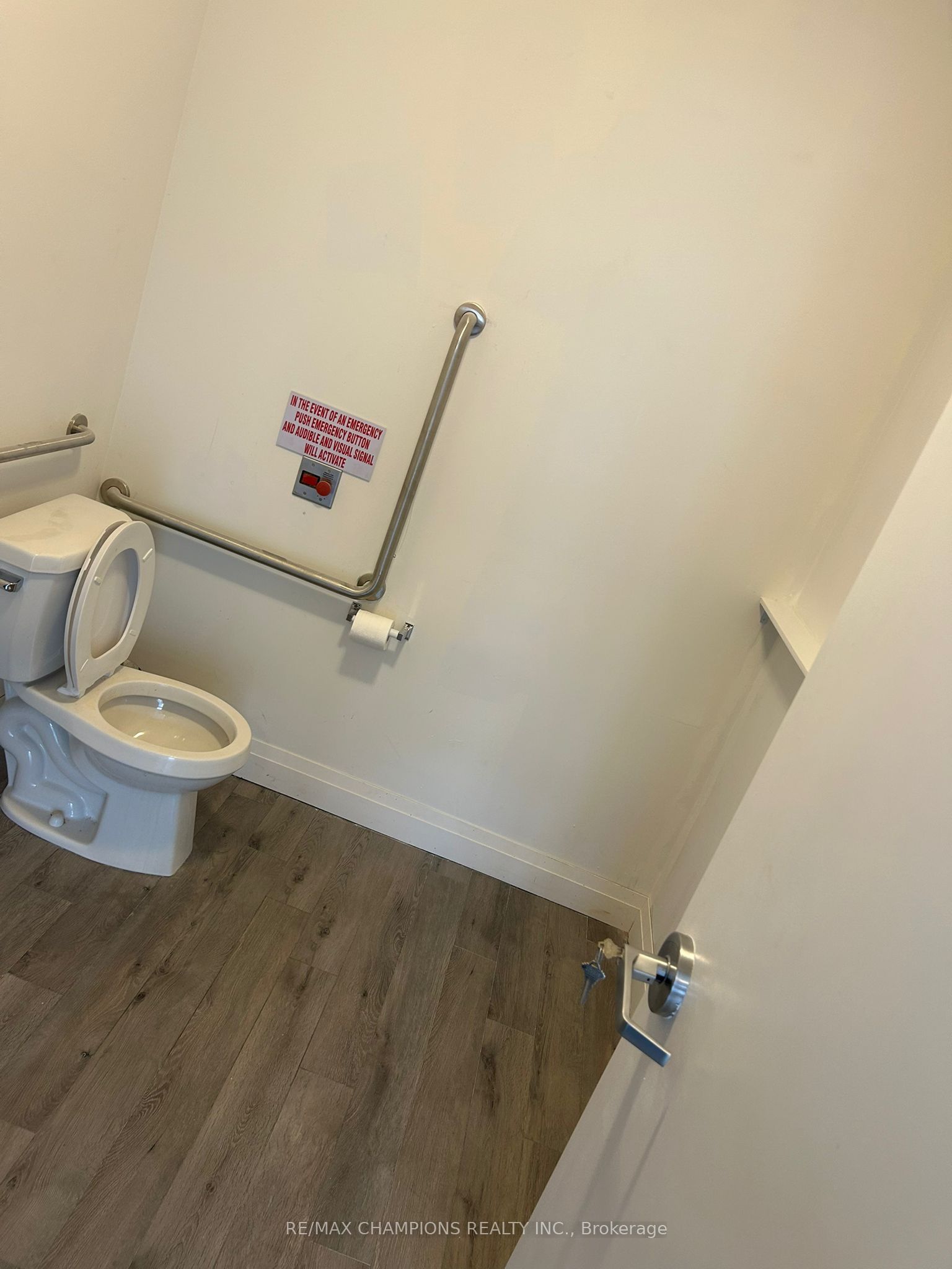 585 Colborne Street Property Photo 9