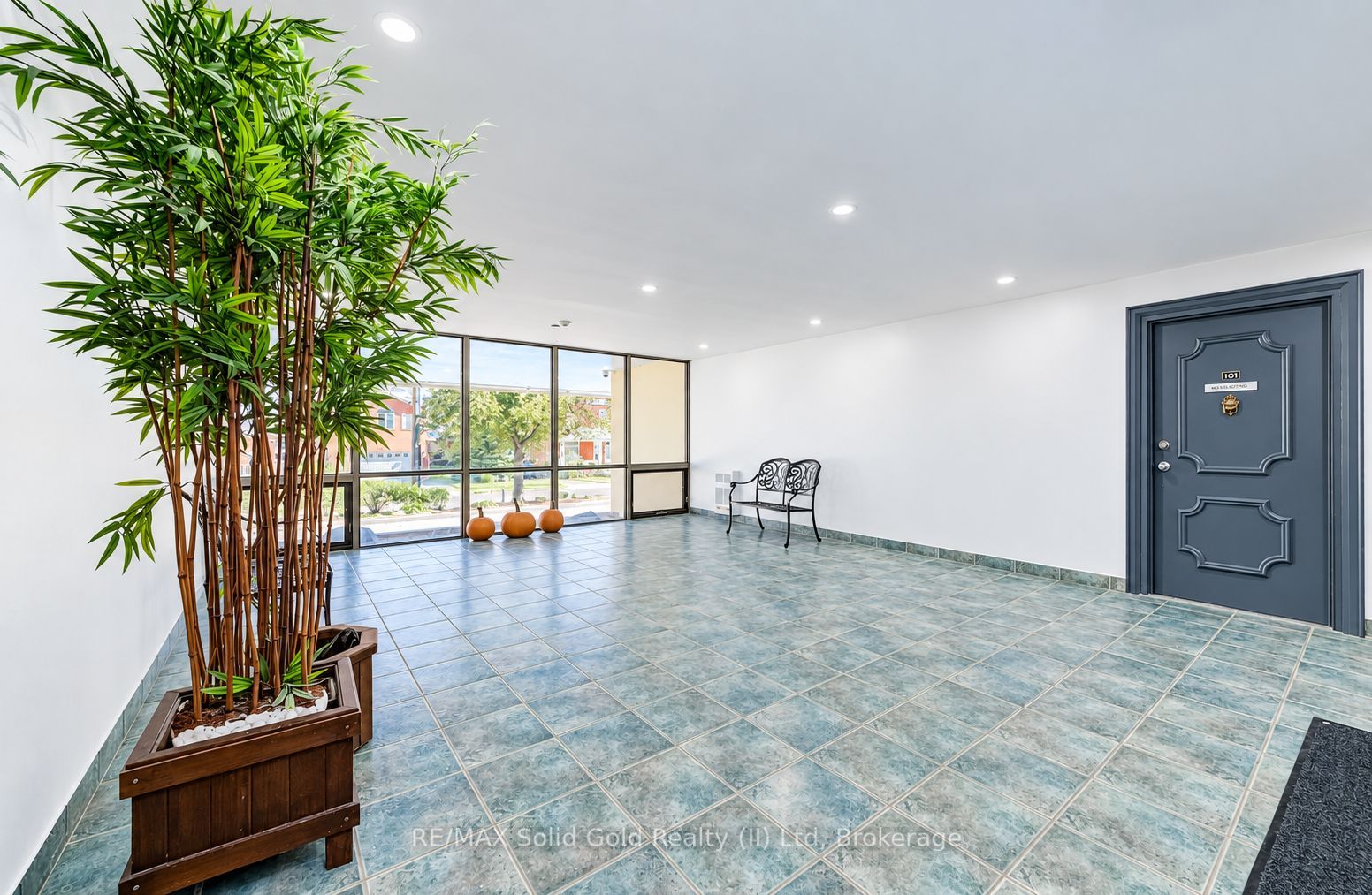 81 Church Street 1407 Property Photo 3