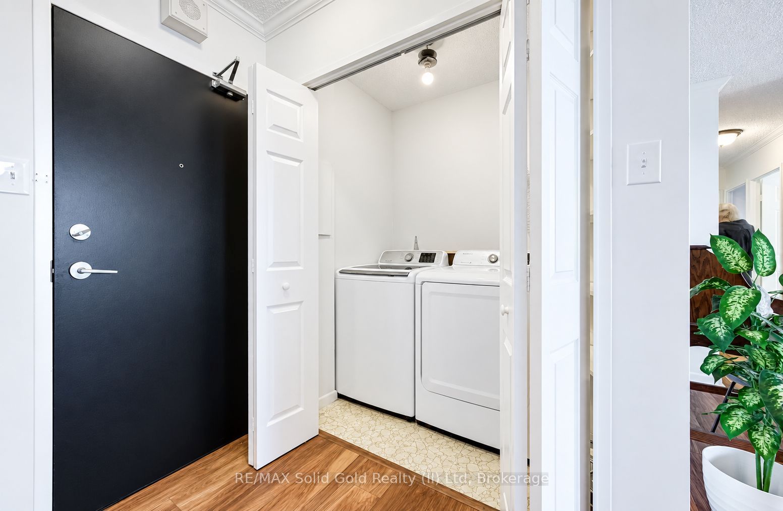 81 Church Street 1407 Property Photo 6