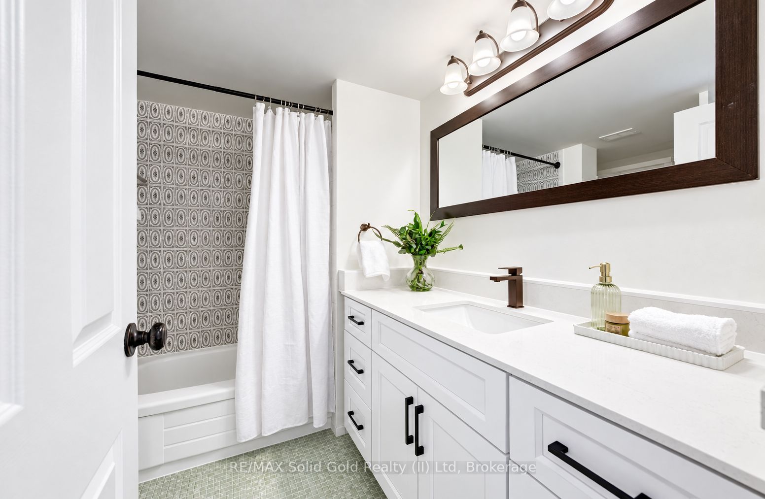 81 Church Street 1407 Property Photo 27