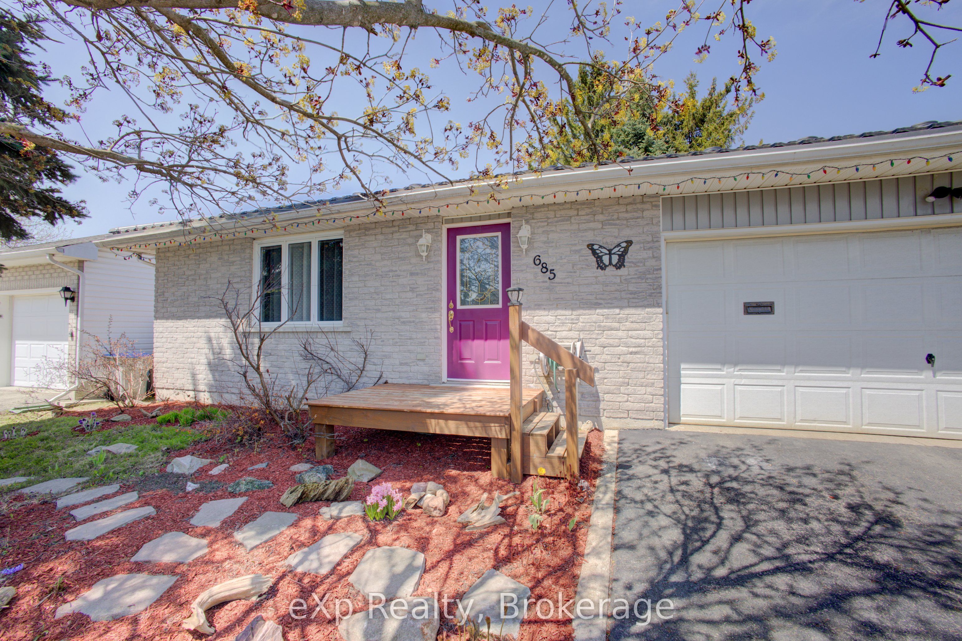 685 Reserve Avenue S Property Photo 4