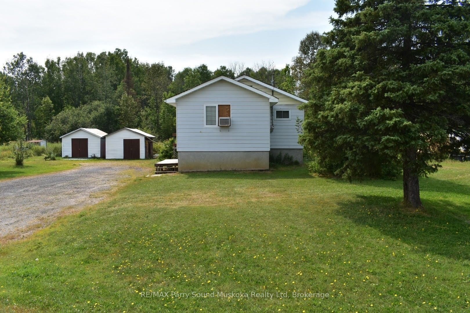 1390 69 Highway N Property Photo 1