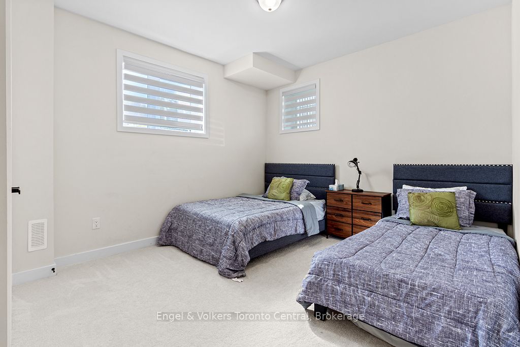 125 Stoneleigh Drive Property Photo 43