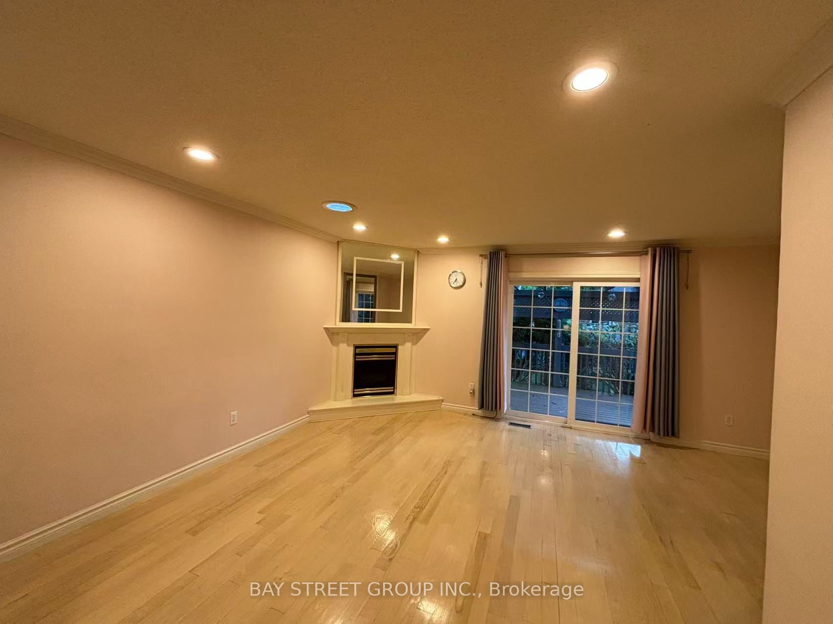 20 Meadowlands Boulevard 18 Property Photo 2