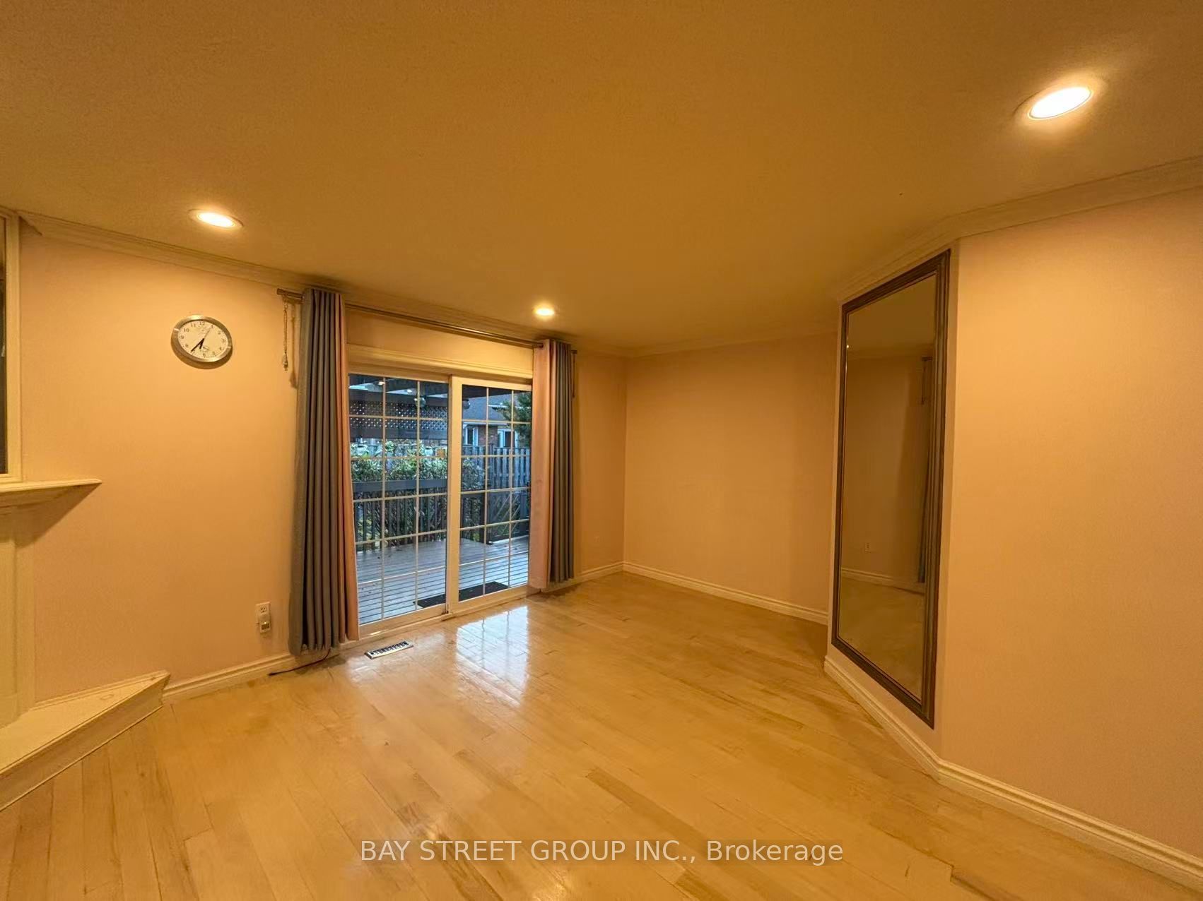 20 Meadowlands Boulevard 18 Property Photo 3
