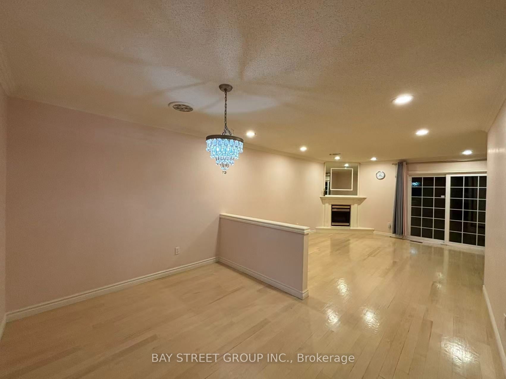 20 Meadowlands Boulevard 18 Property Photo 5