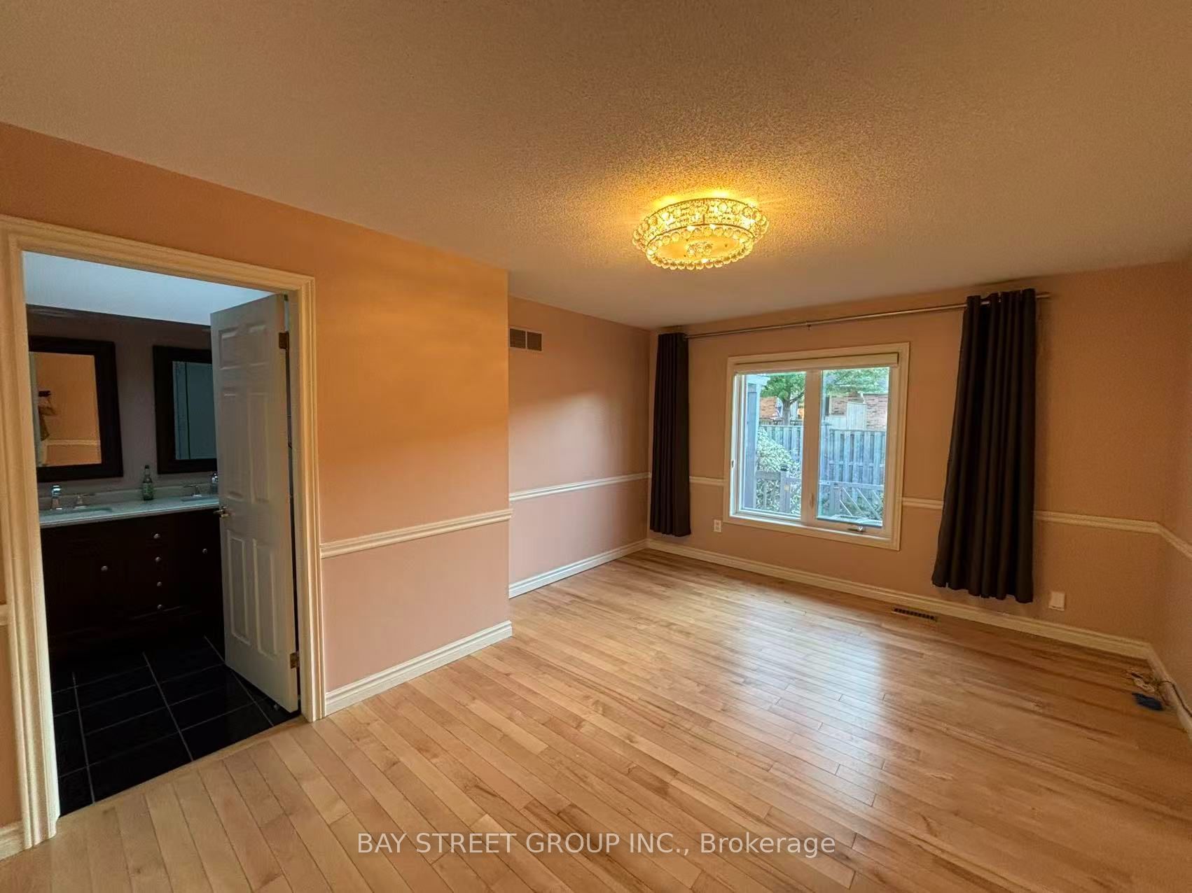 20 Meadowlands Boulevard 18 Property Photo 7