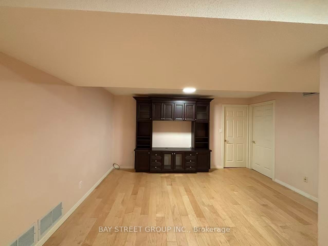 20 Meadowlands Boulevard 18 Property Photo 20