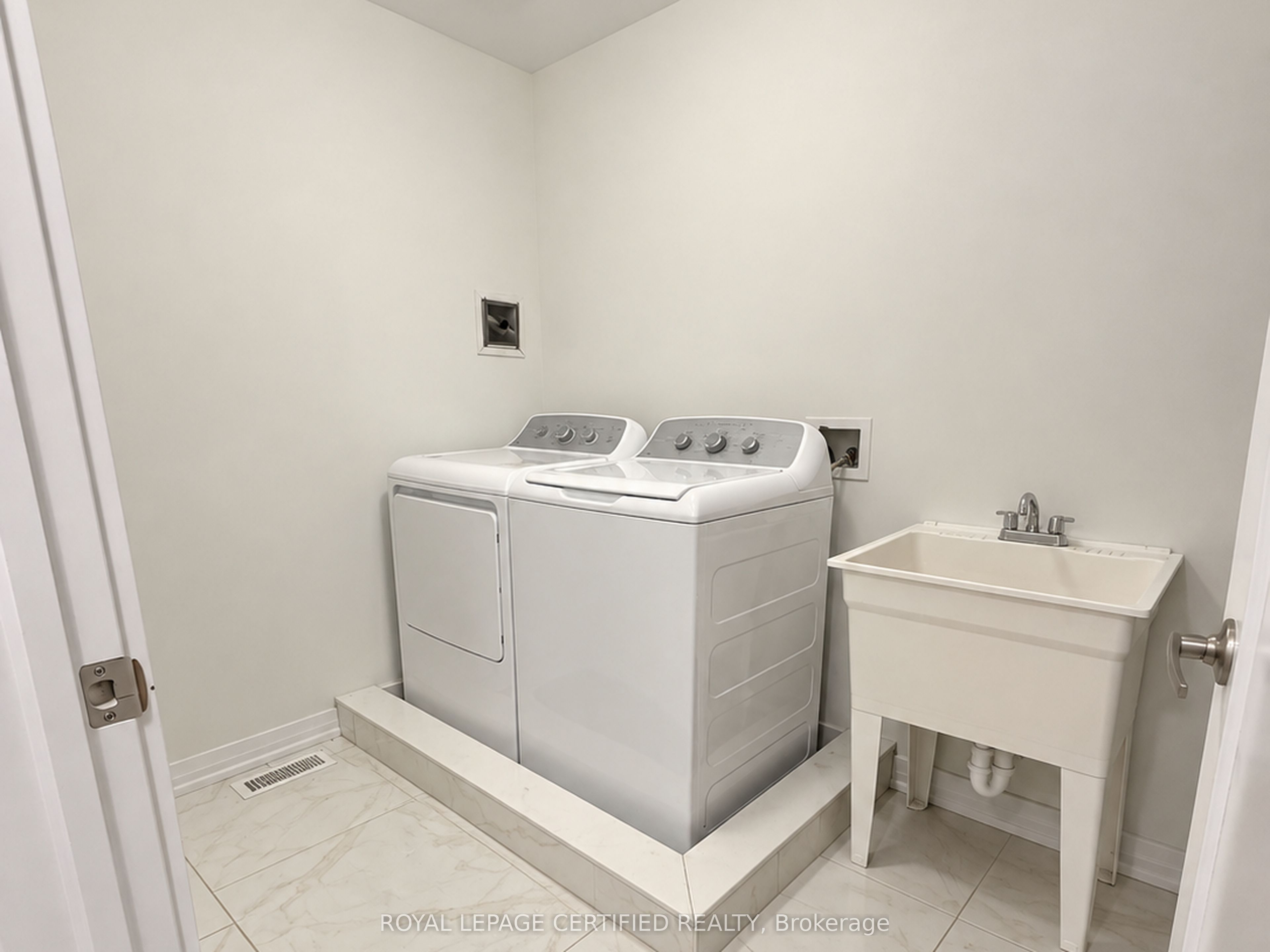 235 Lormont Boulevard Property Photo 7