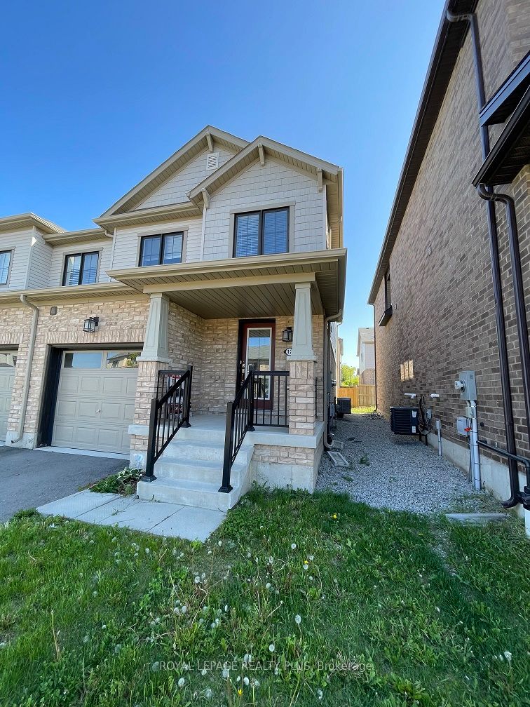 12 Pagebrook Crescent Property Photo 2