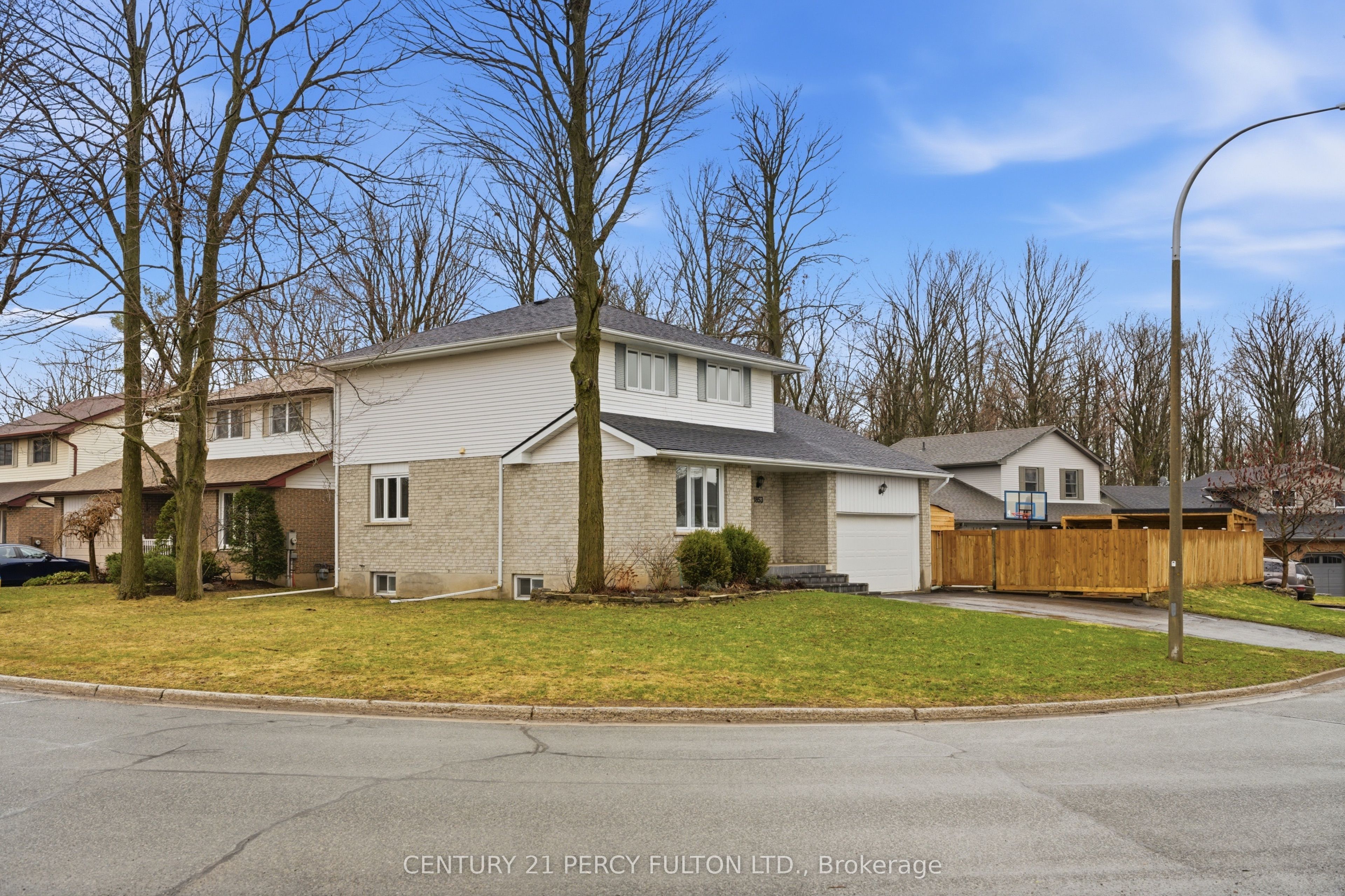 1853 Mapleridge Drive Property Photo 2