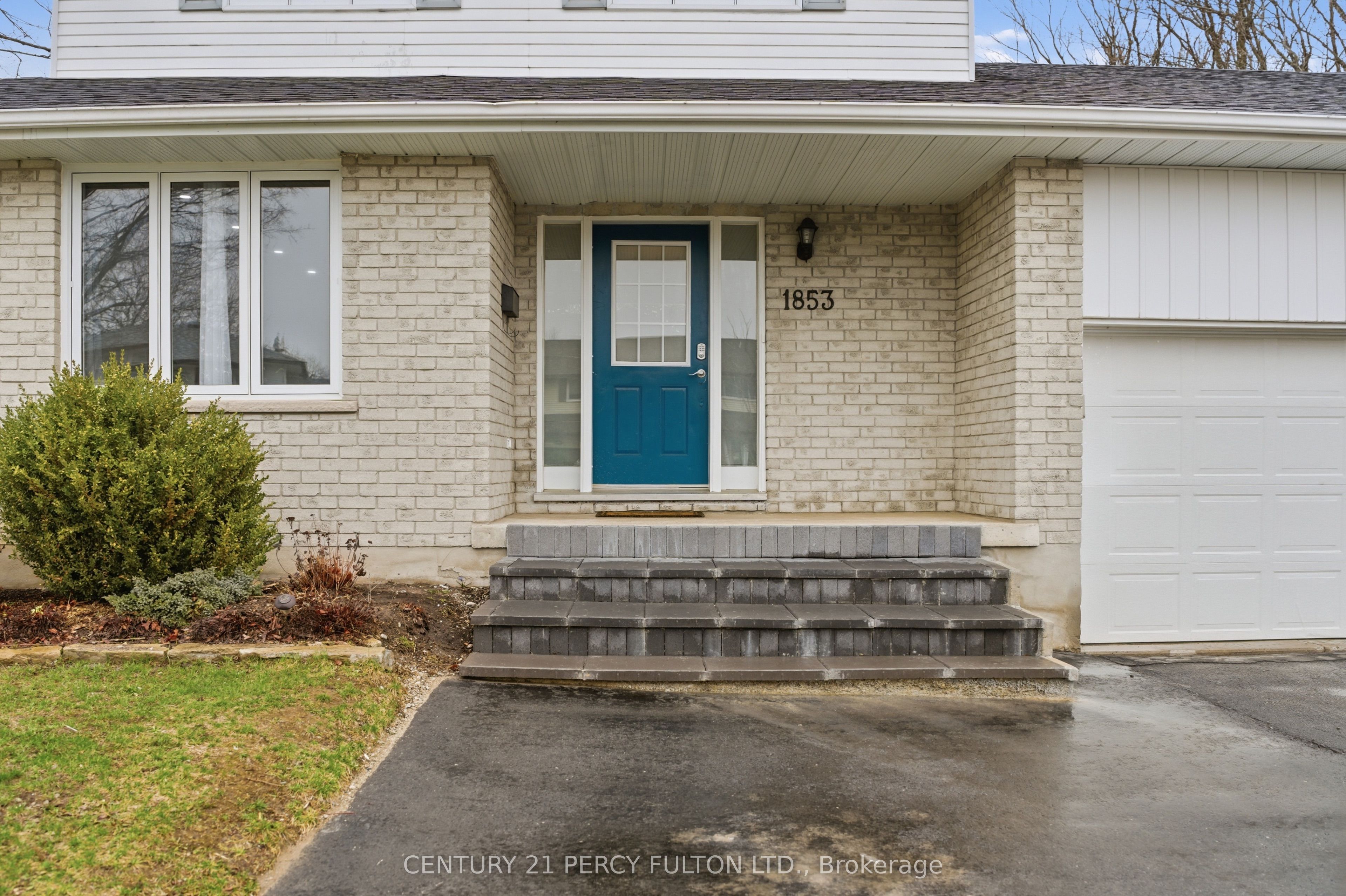 1853 Mapleridge Drive Property Photo 4