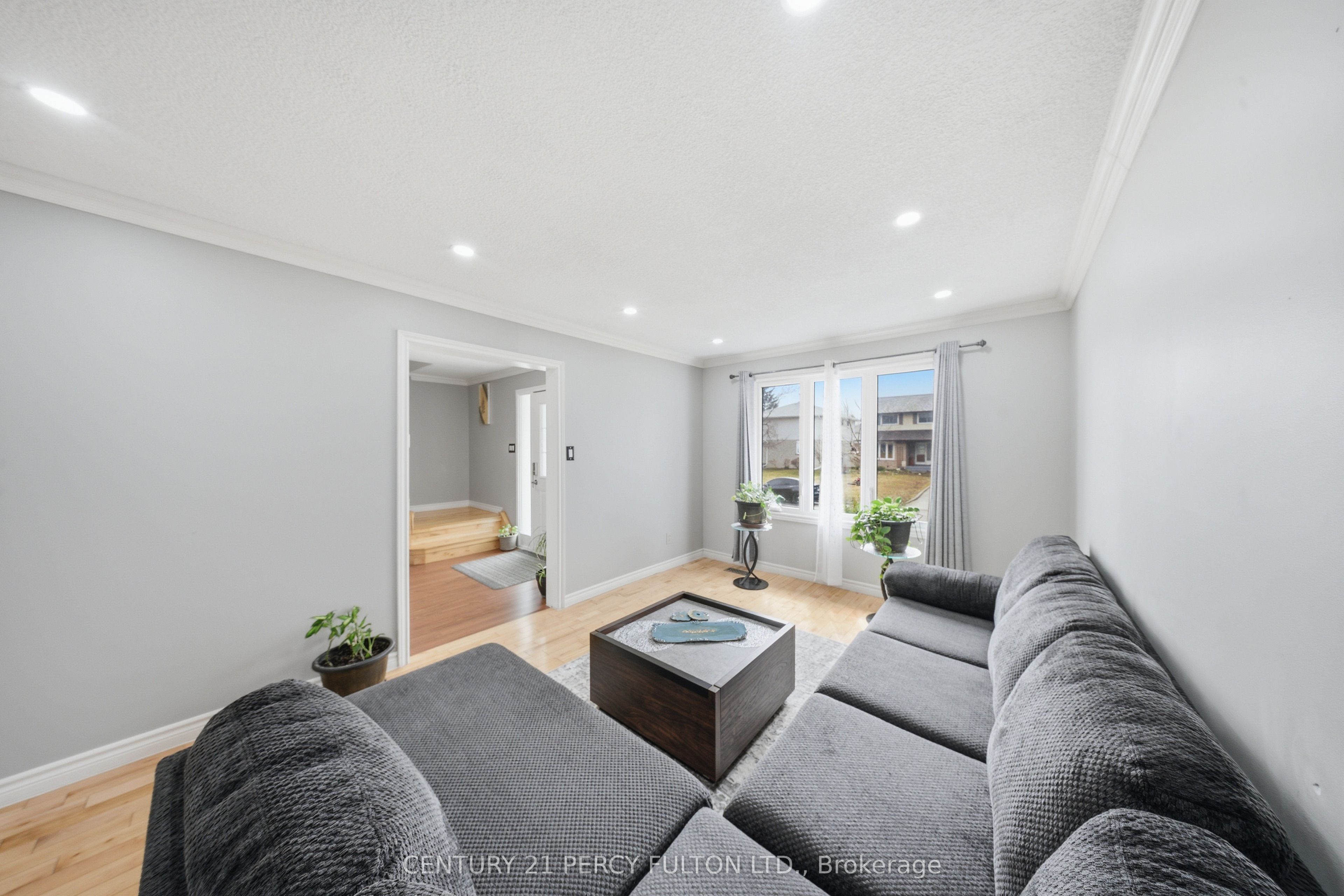1853 Mapleridge Drive Property Photo 8