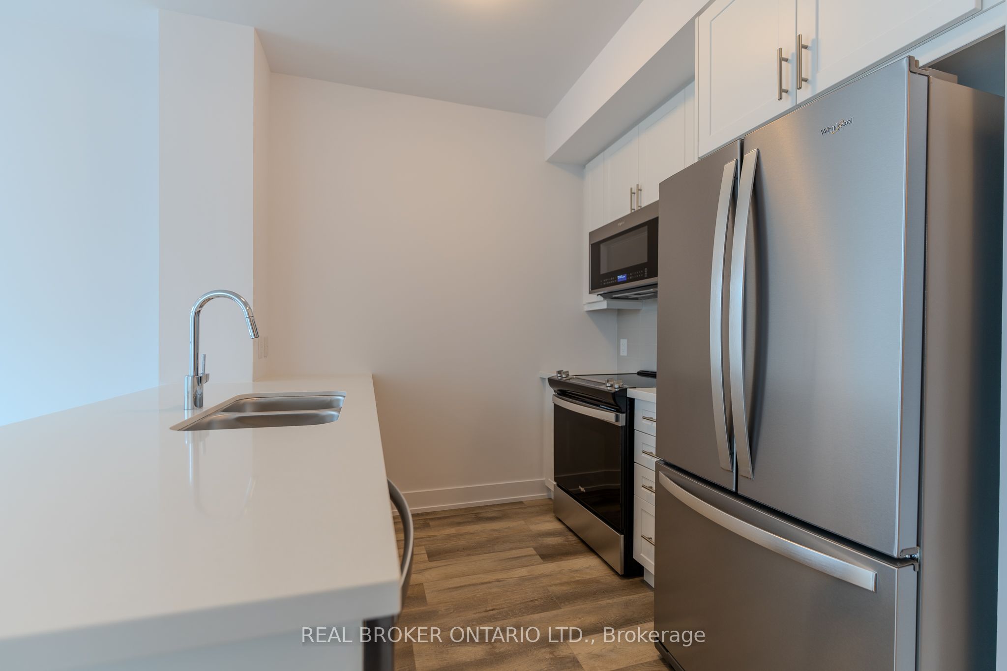 470 Dundas Street E 1213 Property Photo 4