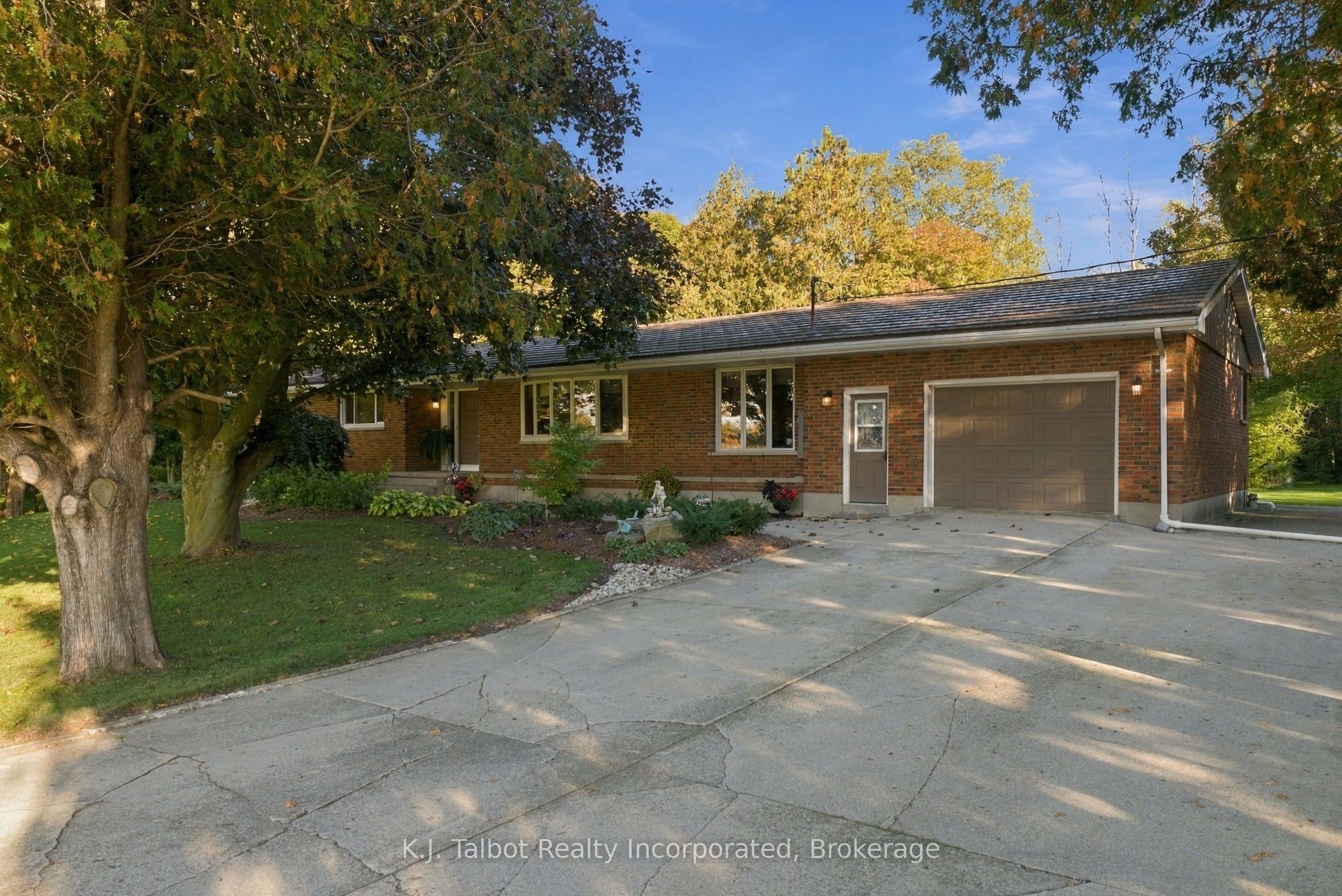 33696 Black's Point Road Property Photo 1