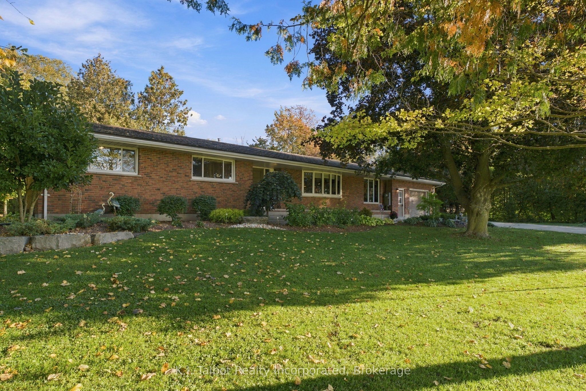 33696 Black's Point Road Property Photo 2